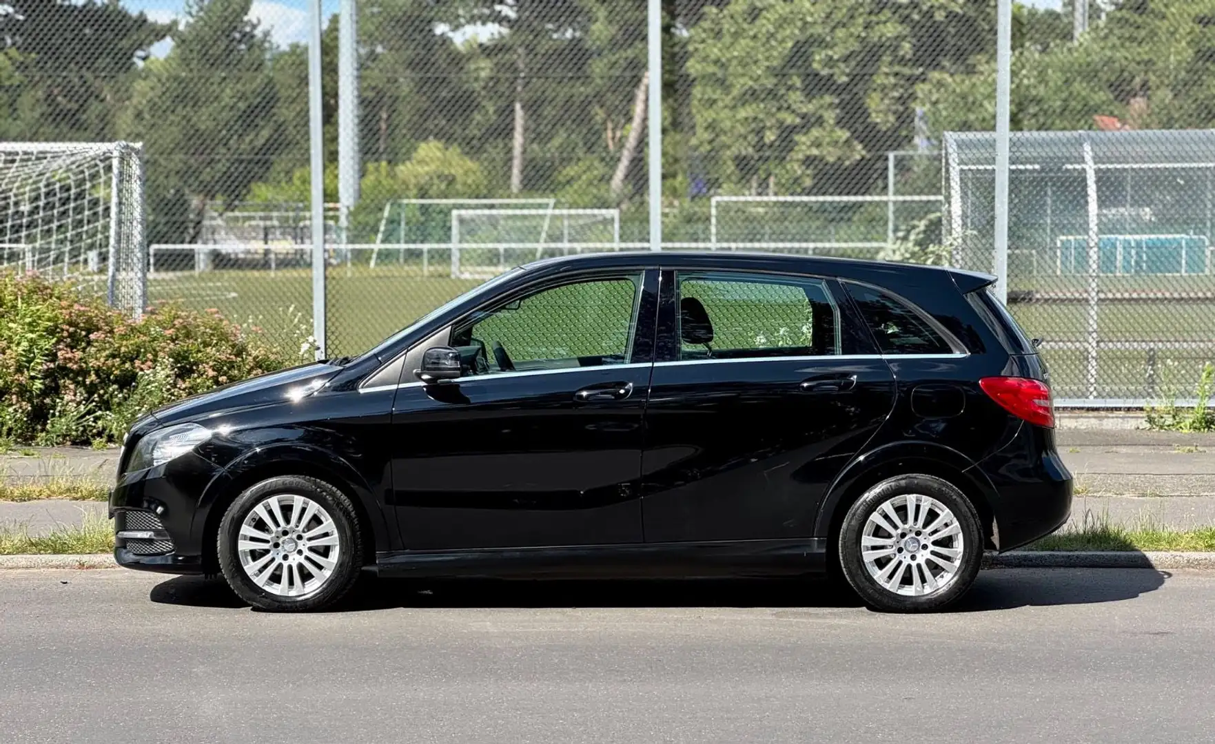Mercedes-Benz B 200 CNG Automatik Leder Navi TÜV neu Schwarz - 2