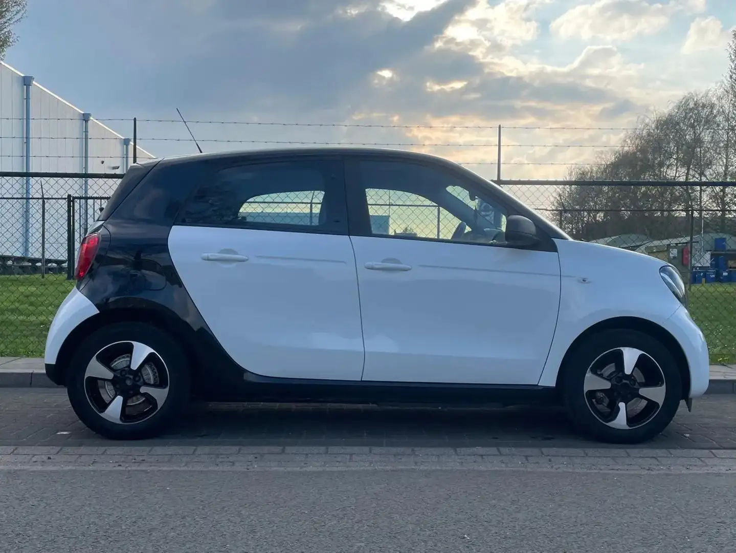 smart forFour EQ Passion €2000 subsidie Negro - 2