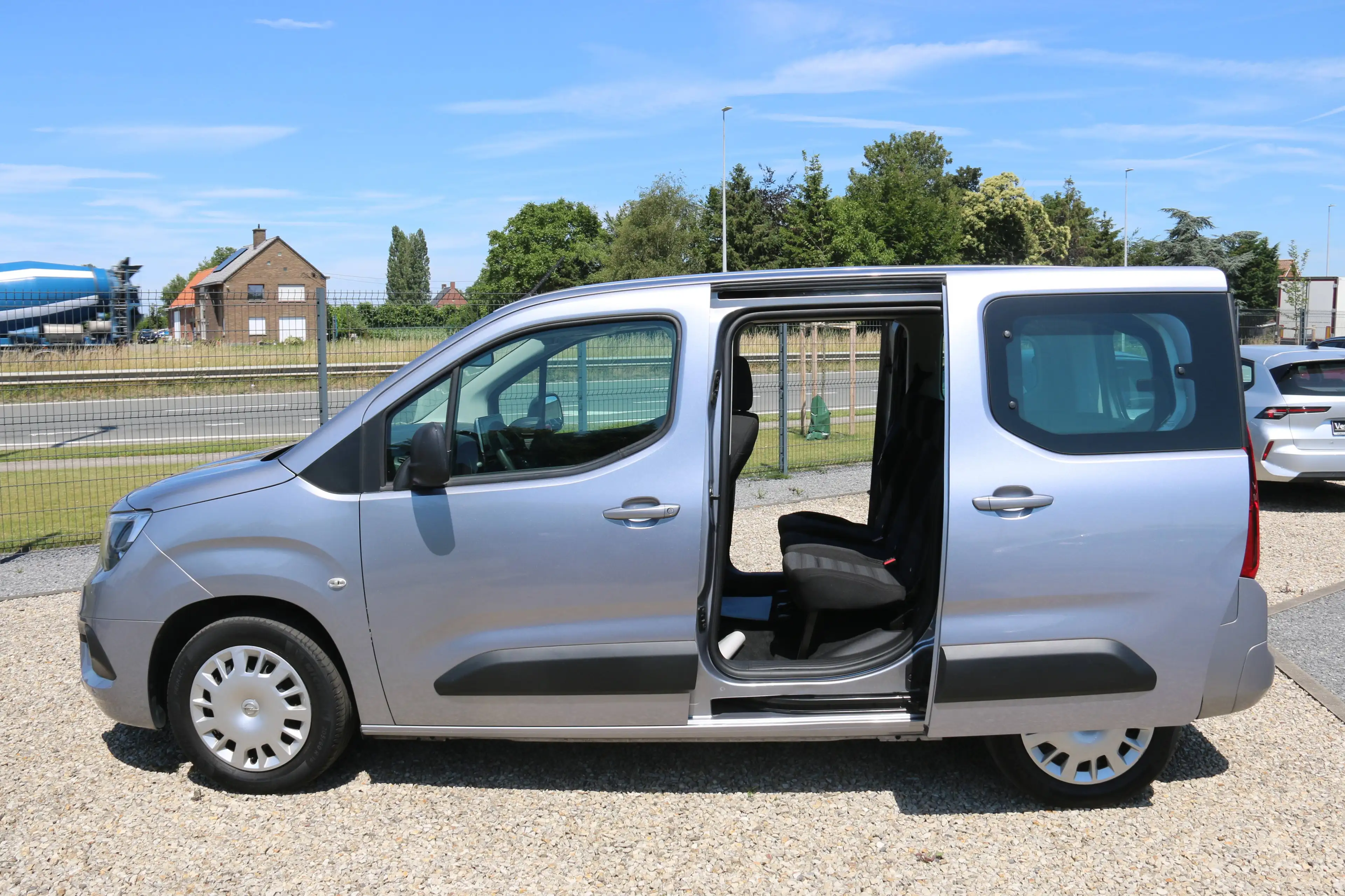 Opel Combo Life Combo Life 1.2 T L1H1 Edition S/S — photo 13