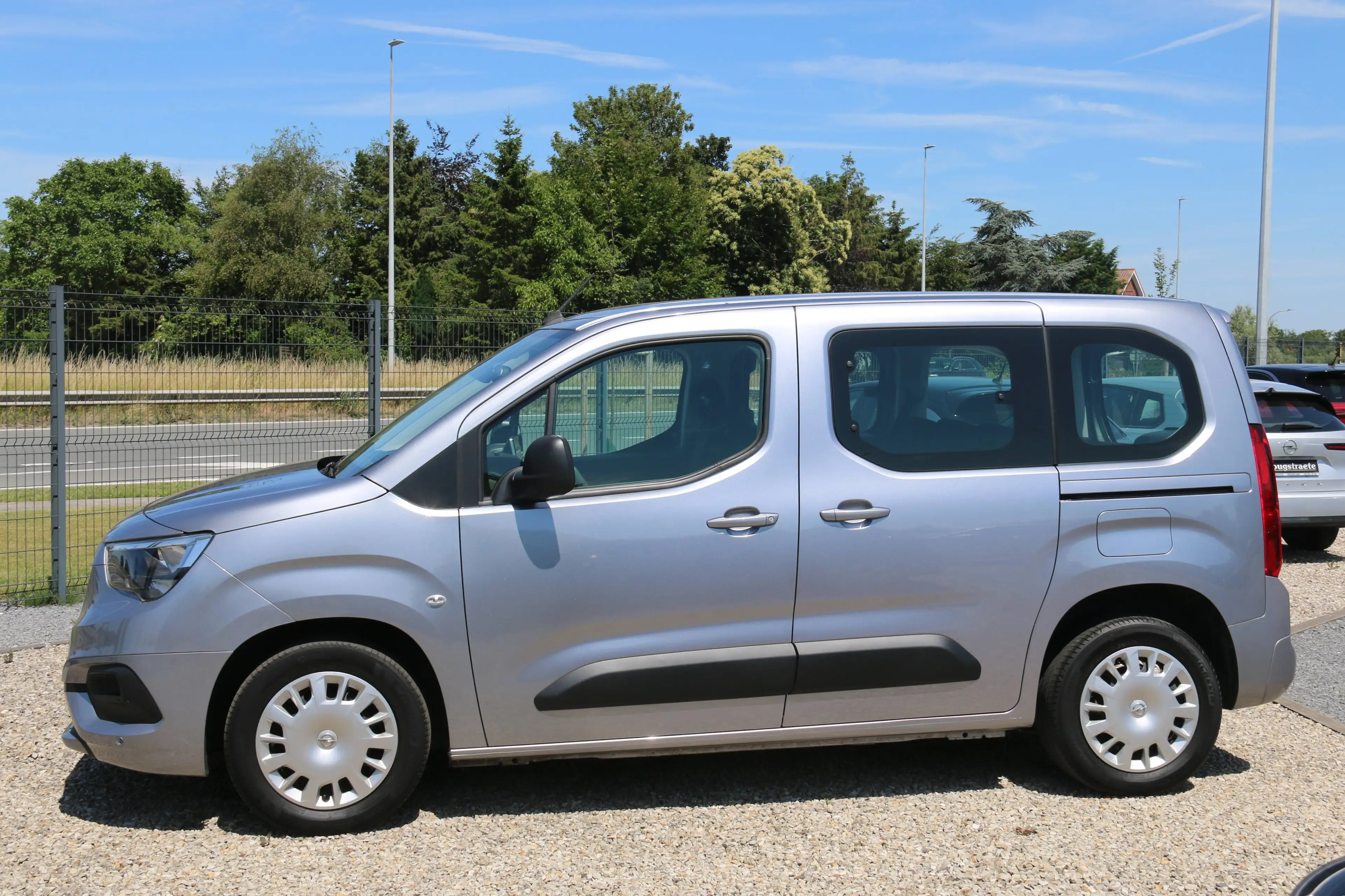 Opel Combo Life Combo Life 1.2 T L1H1 Edition S/S — photo 4