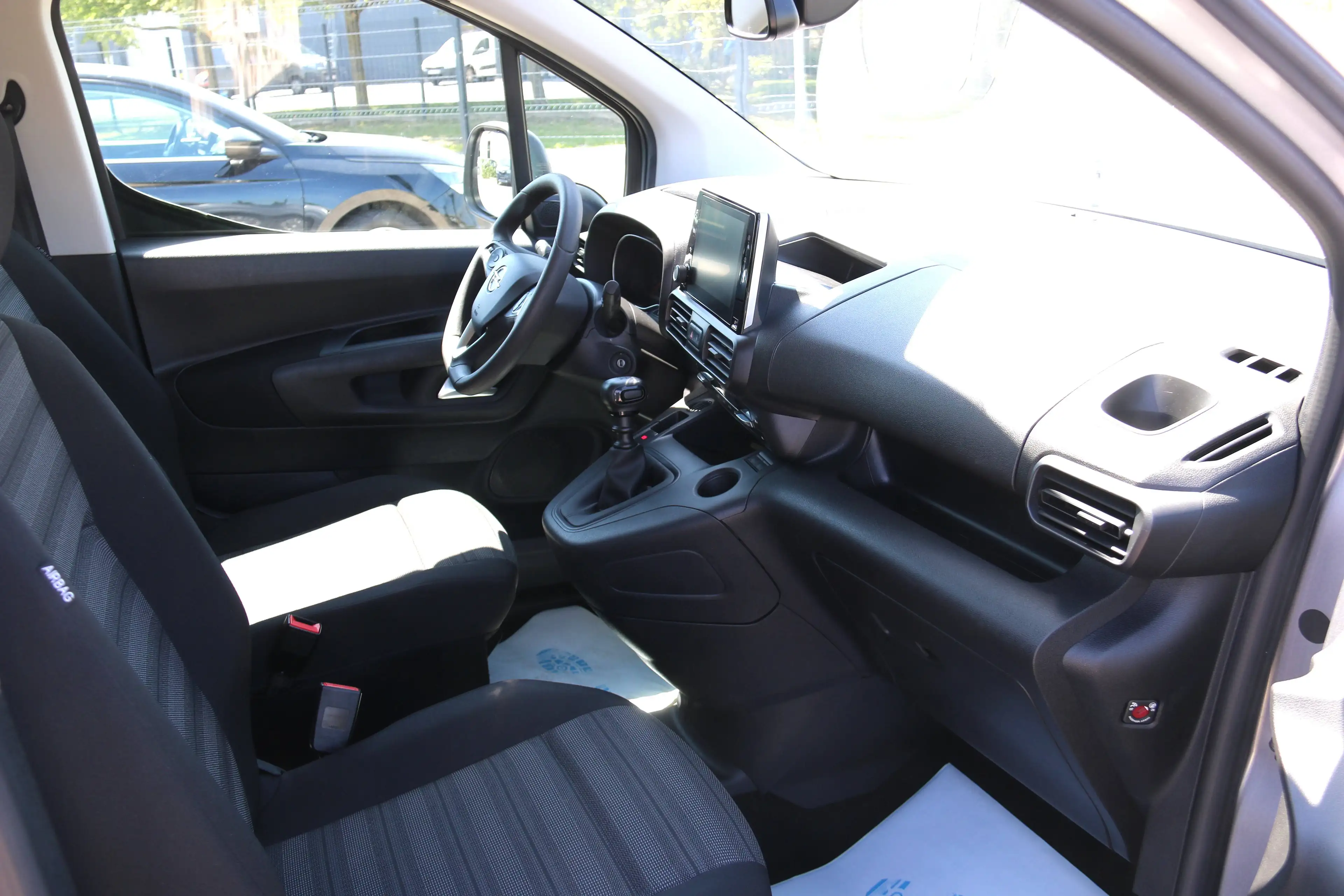 Opel Combo Life Combo Life 1.2 T L1H1 Edition S/S — photo 11