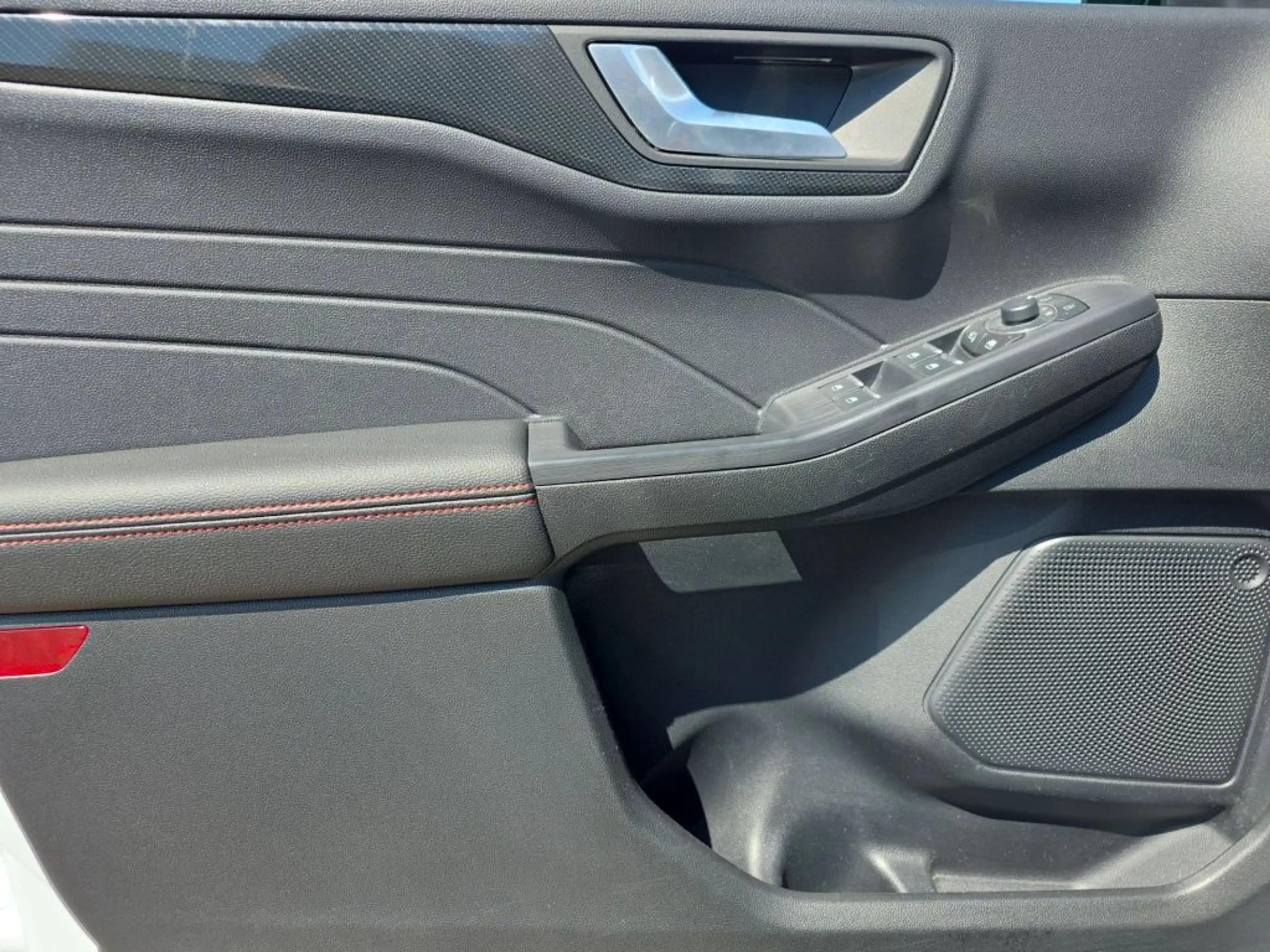 Ford Kuga 2.5 Duratec PHEV ST-LINE X — photo 9