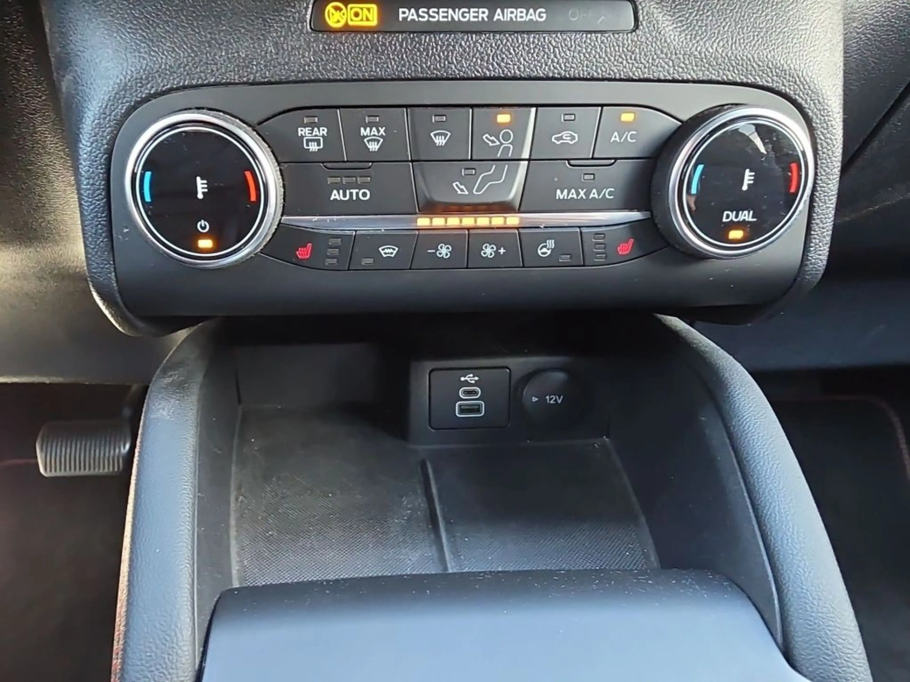 Ford Kuga 2.5 Duratec PHEV ST-LINE X — photo 20