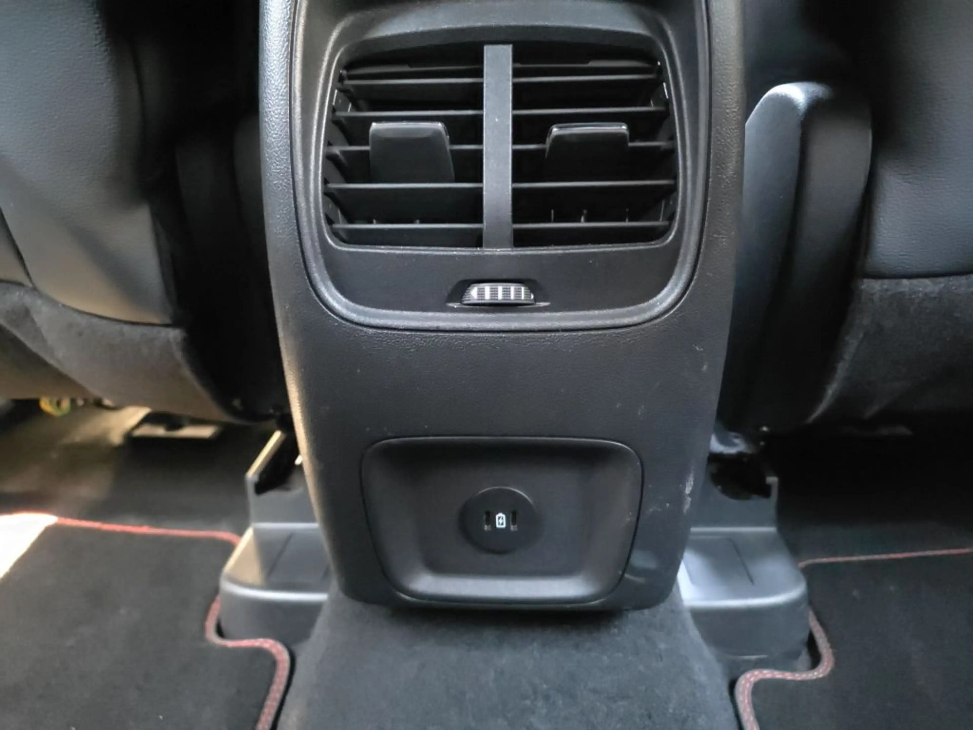 Ford Kuga 2.5 Duratec PHEV ST-LINE X — photo 21