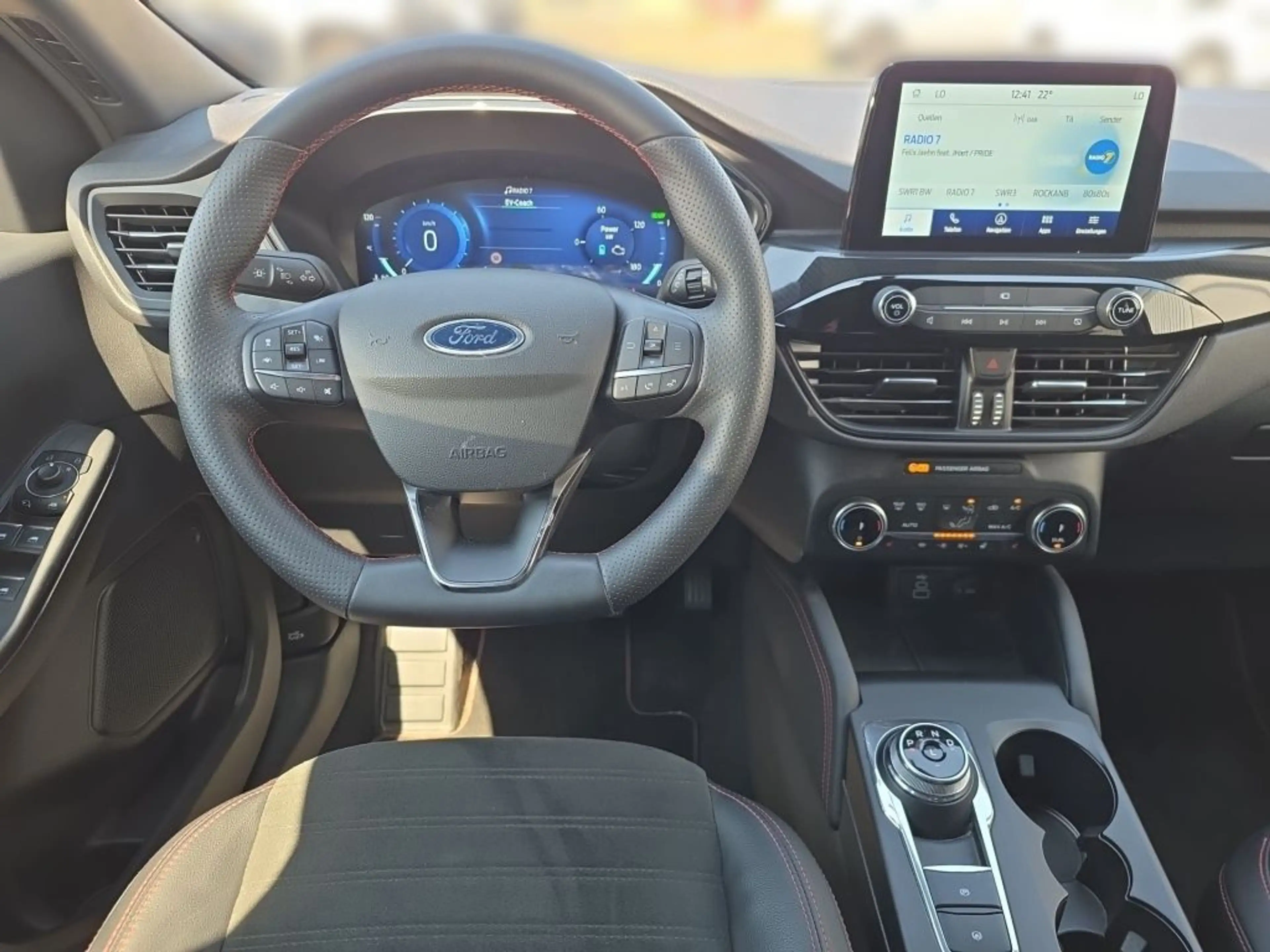 Ford Kuga 2.5 Duratec PHEV ST-LINE X — photo 10