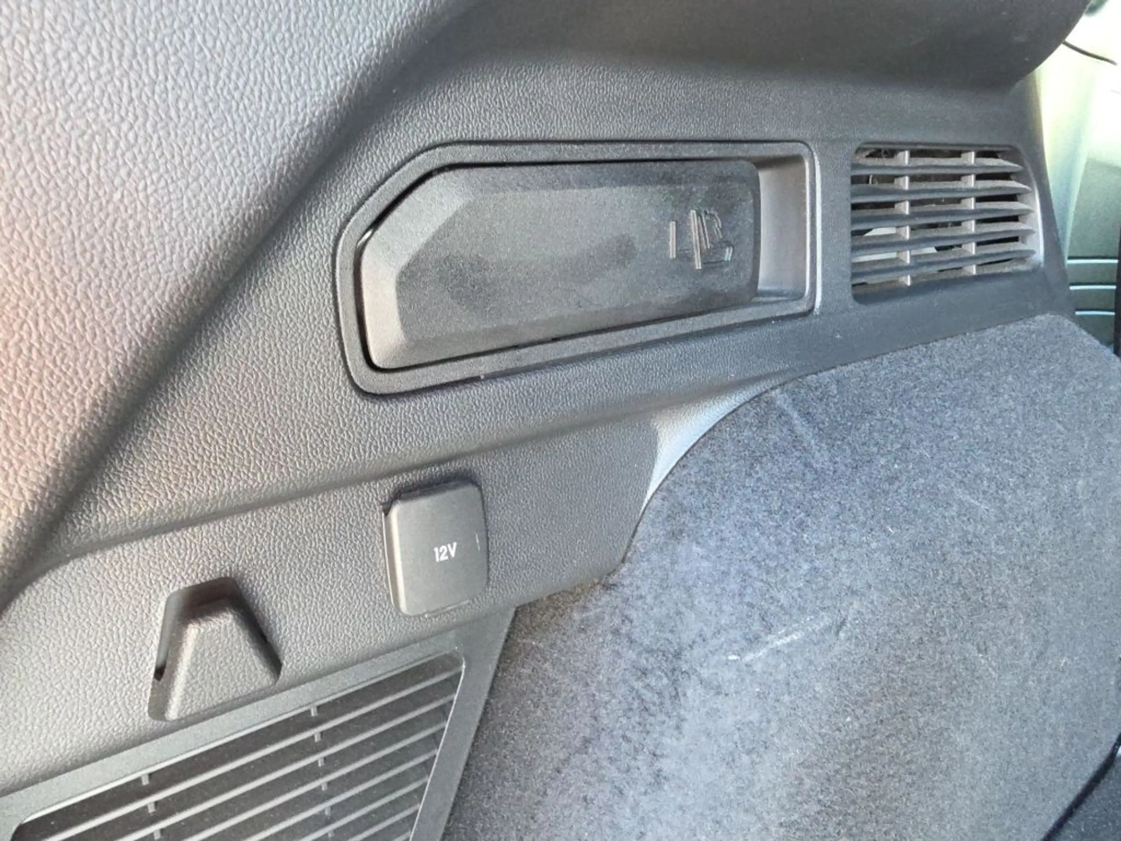 Ford Kuga 2.5 Duratec PHEV ST-LINE X — photo 19
