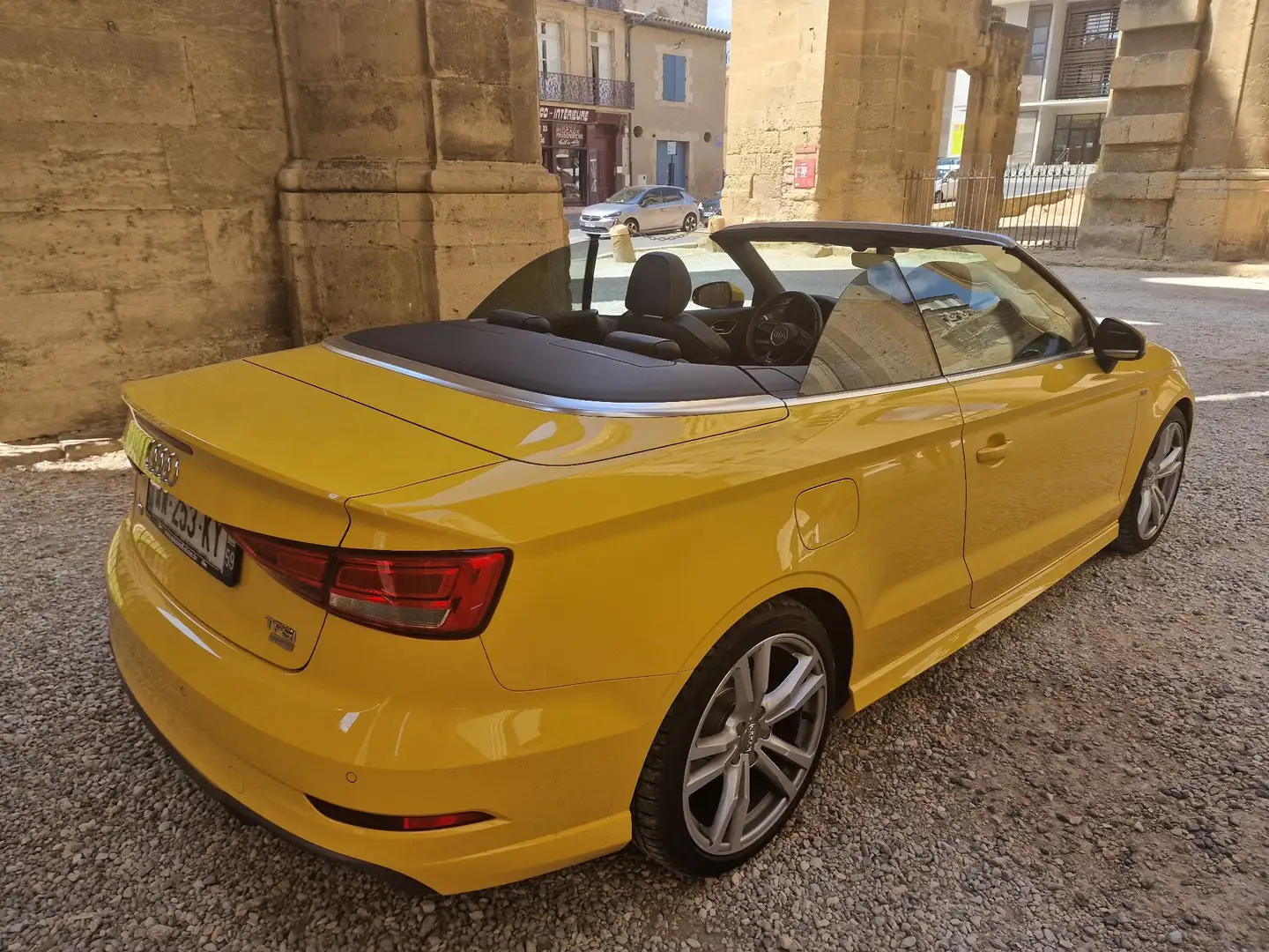 Audi A3 Cabriolet 1.4 TFSI COD 150 S tronic 7 Line Jaune - 2