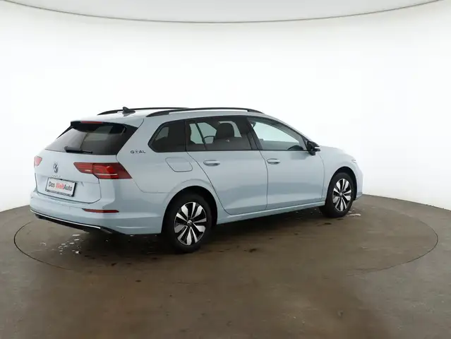 Volkswagen Golf view 4