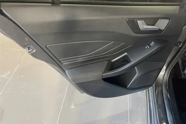Ford Focus view 11