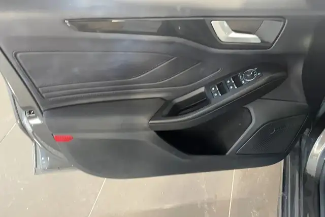 Ford Focus view 9