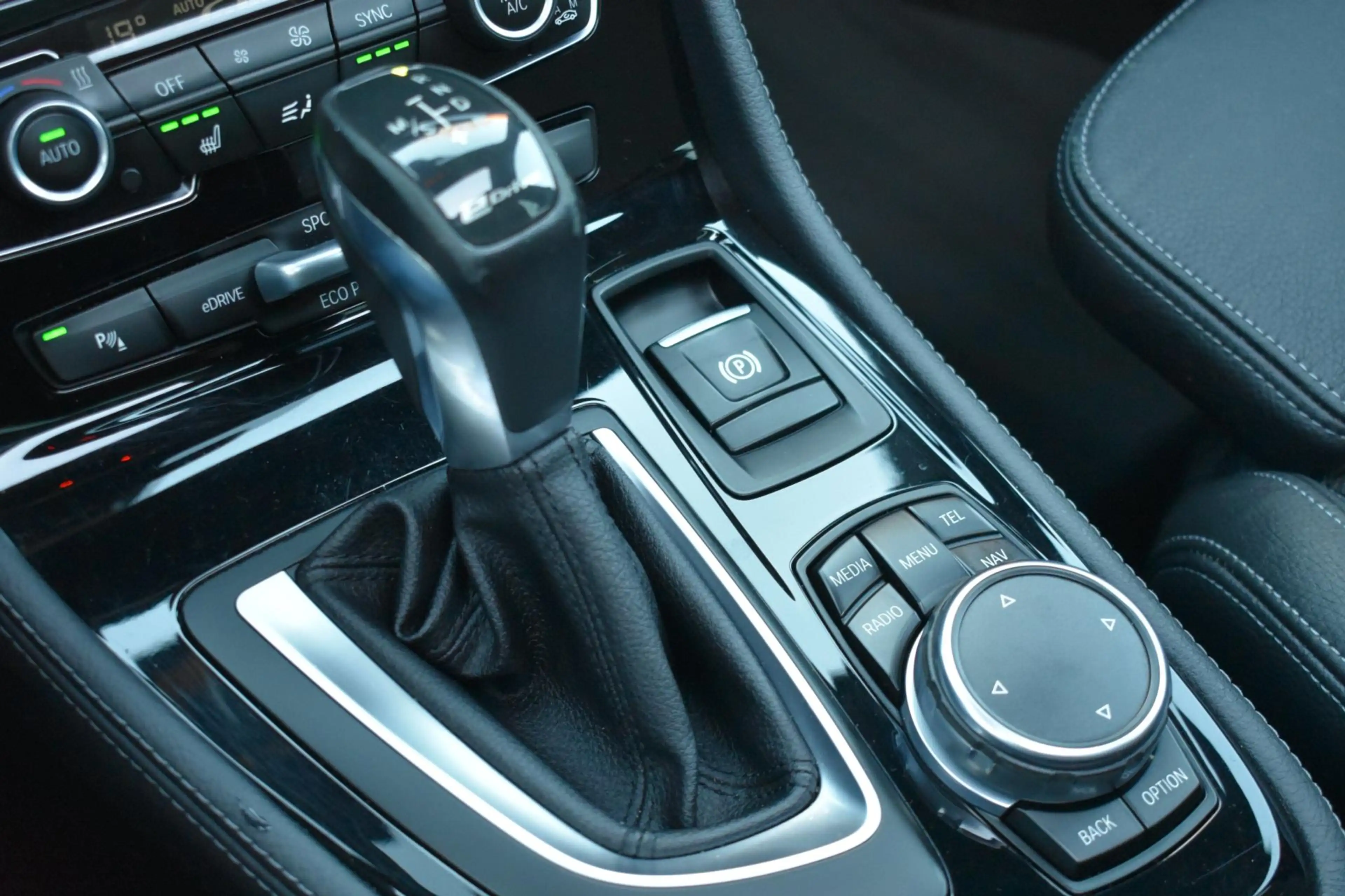 BMW 225 2-serie Active Tourer 225xe M Sport '15 M Pakket P — photo 23