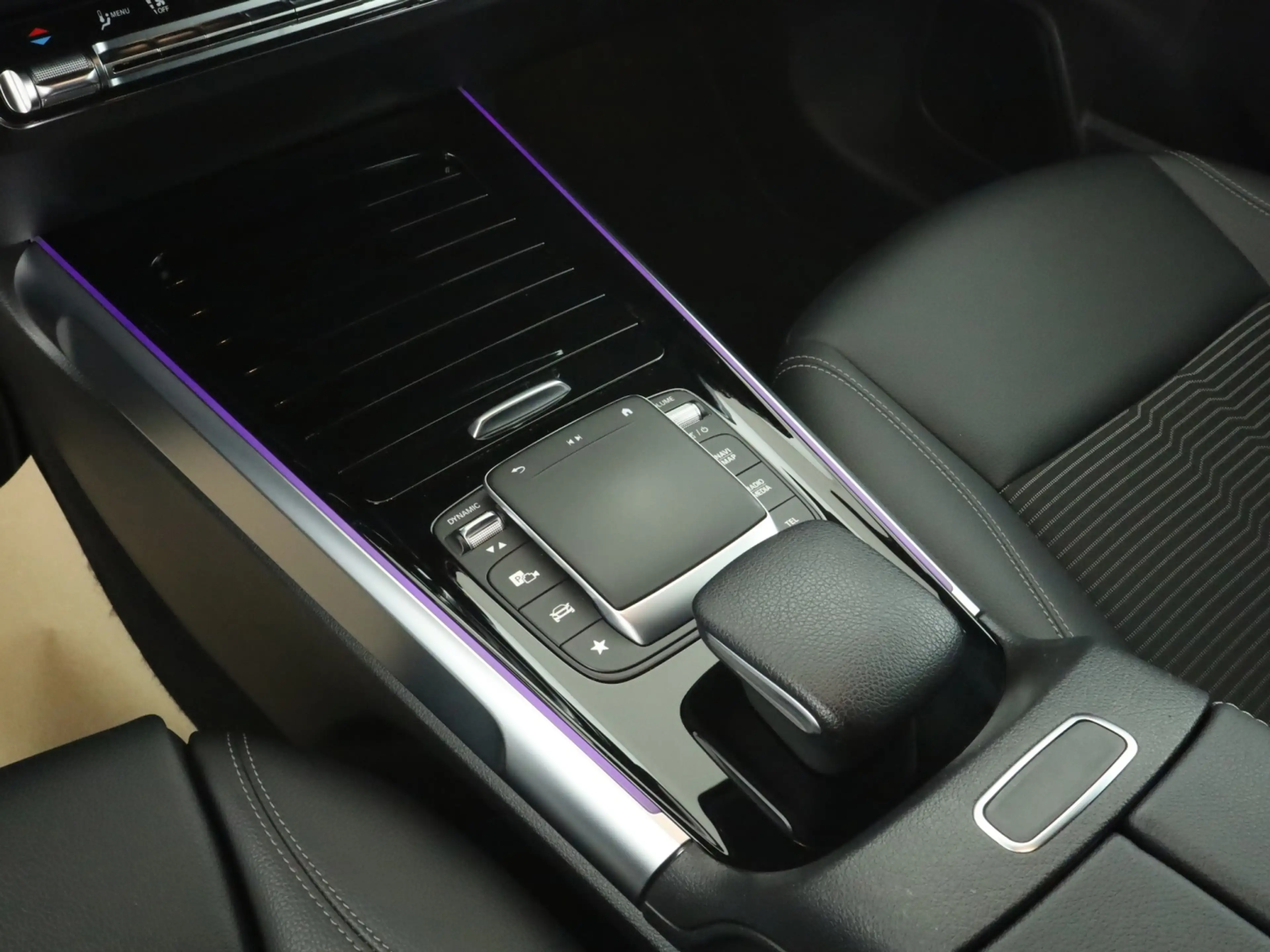 Mercedes-Benz EQB 300 4M Progressive Line Advanced Plus*Kamera — photo 15