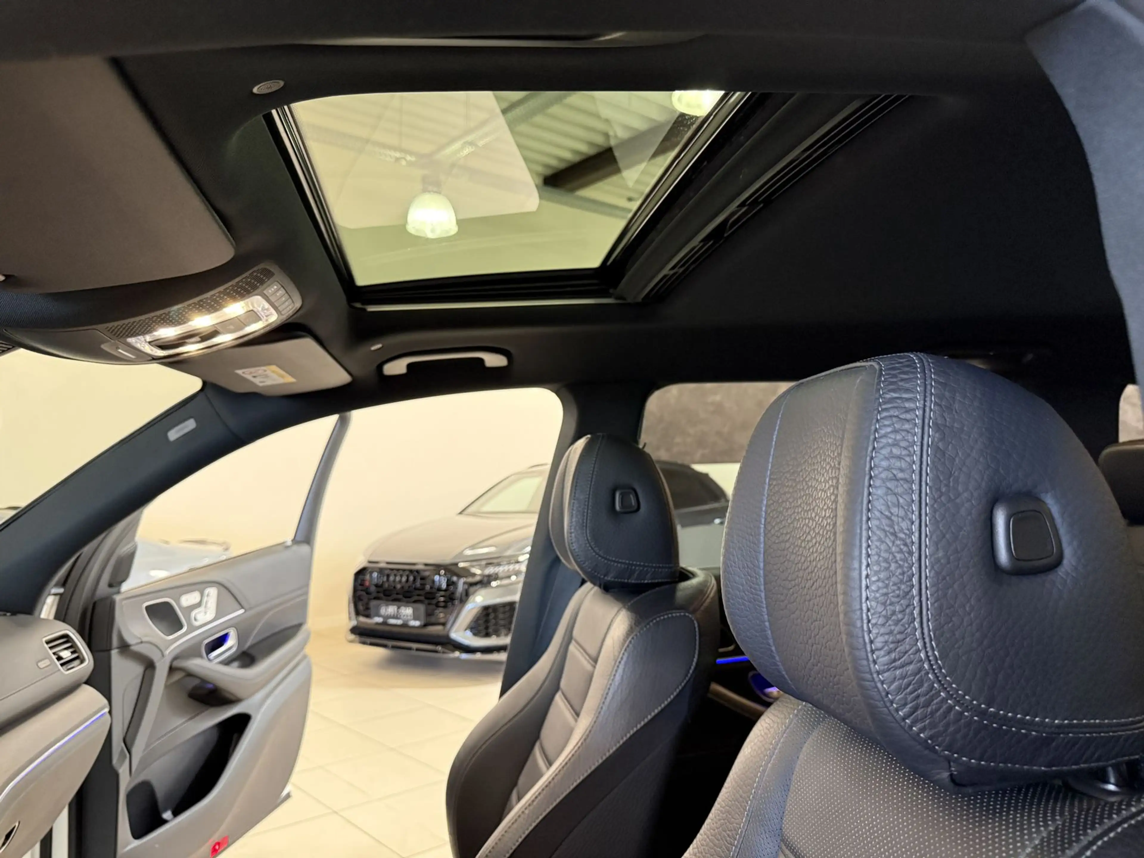 Mercedes-Benz GLS 350 d 4Matic AMG Line 1.Hand-Luft-7 Sitzer — photo 13
