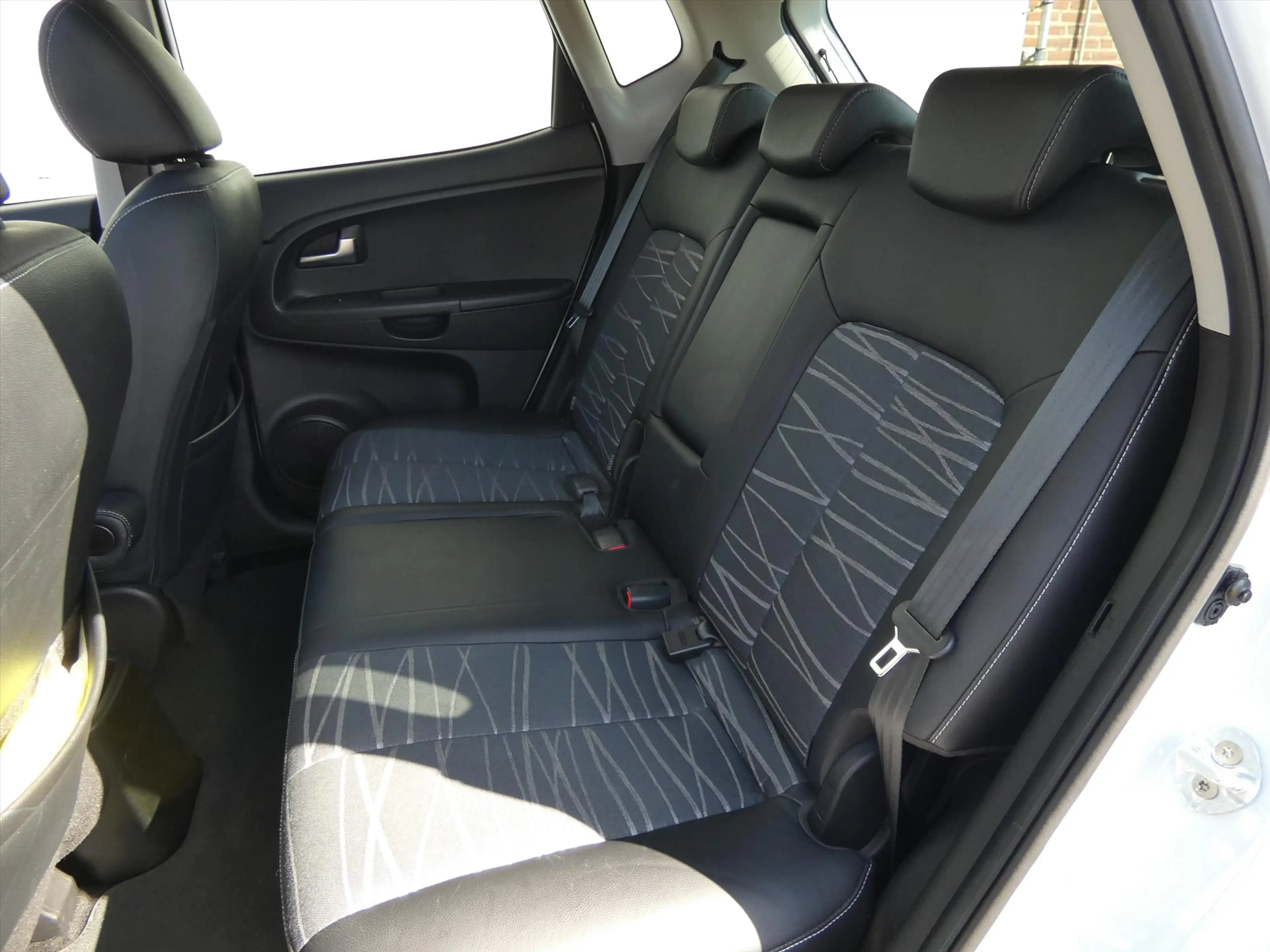 Kia Venga 1.4 CVVT 90pk Summer Edition — photo 11