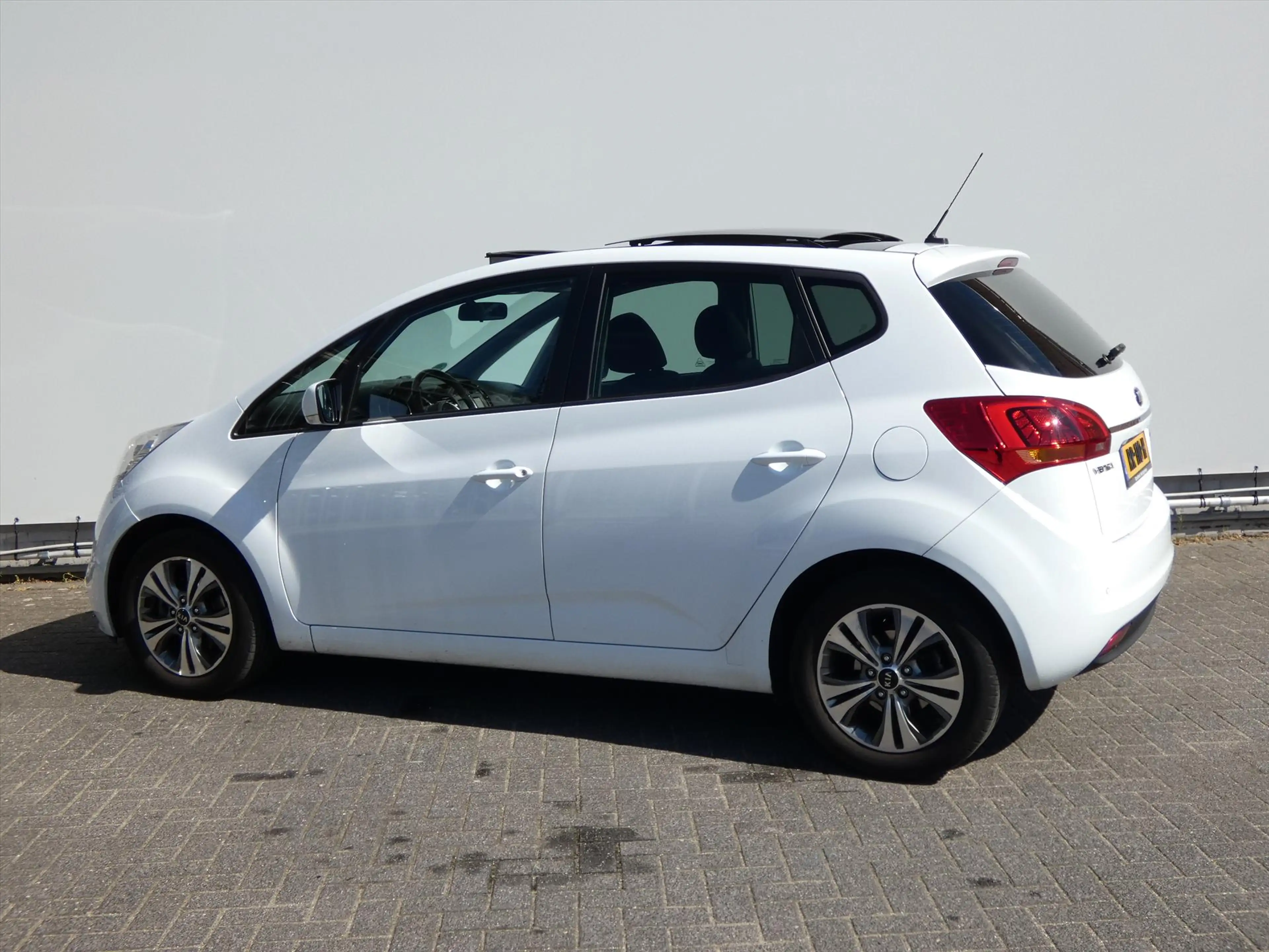 Kia Venga 1.4 CVVT 90pk Summer Edition — photo 7