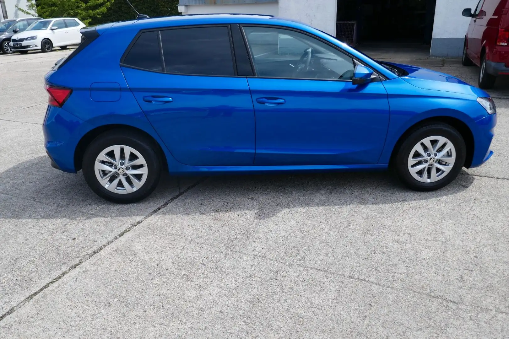 Skoda Fabia 1.0l TSI Essence LED /PDC/AppConnect Blau - 2