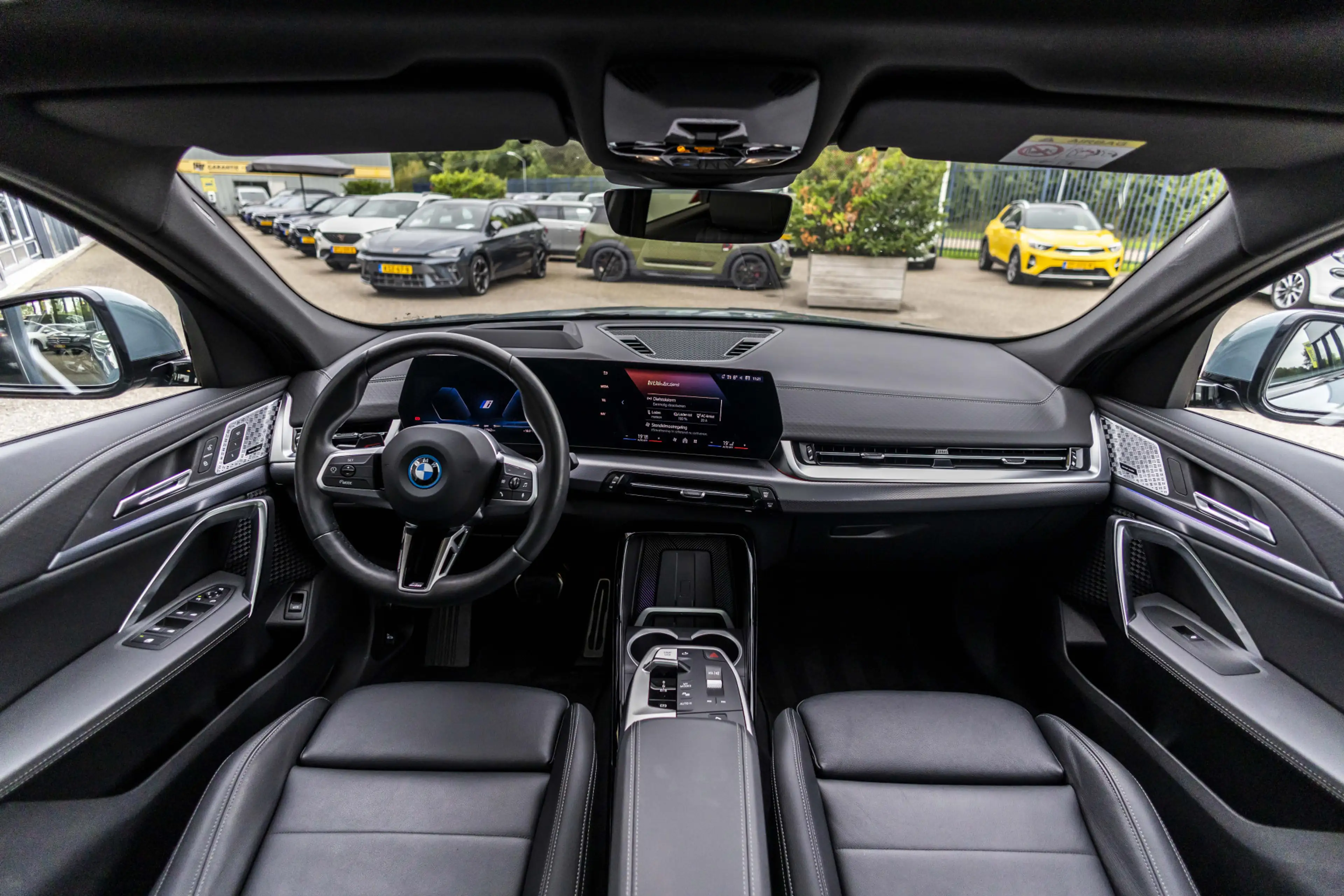 BMW iX2 eDrive20 67 kWh M Sport | Panodak | Harman Kardon — photo 2