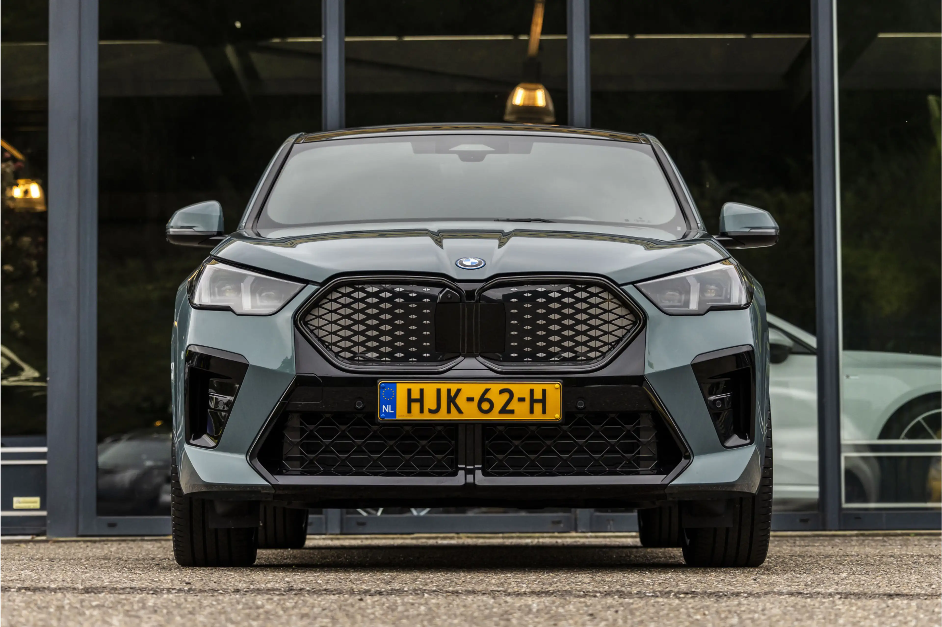 BMW iX2 eDrive20 67 kWh M Sport | Panodak | Harman Kardon — photo 3