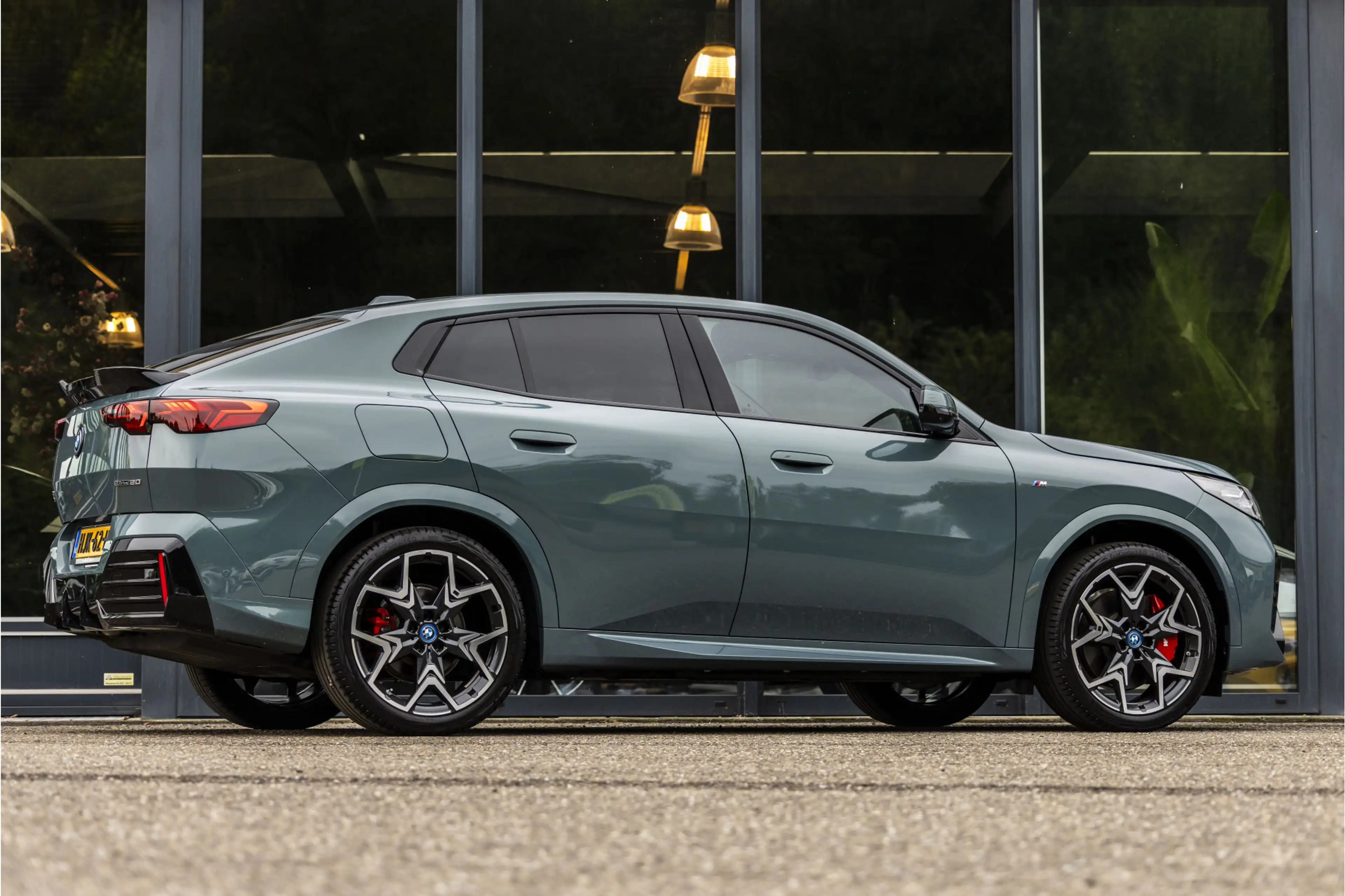 BMW iX2 eDrive20 67 kWh M Sport | Panodak | Harman Kardon — photo 9