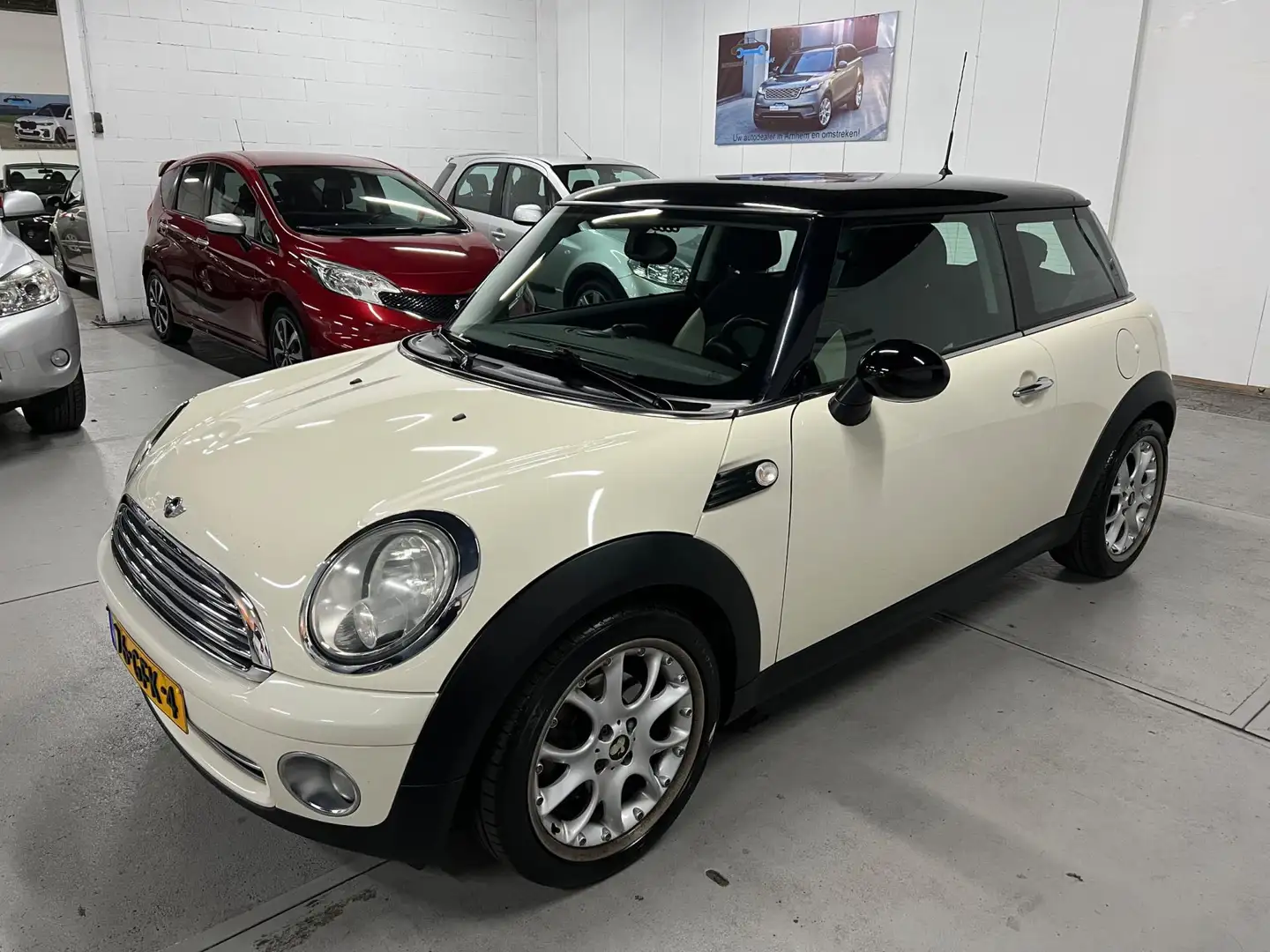 MINI Cooper Mini 1.6 Chili ECC / NAVIGATIE / HALF-LEDER Wit - 2