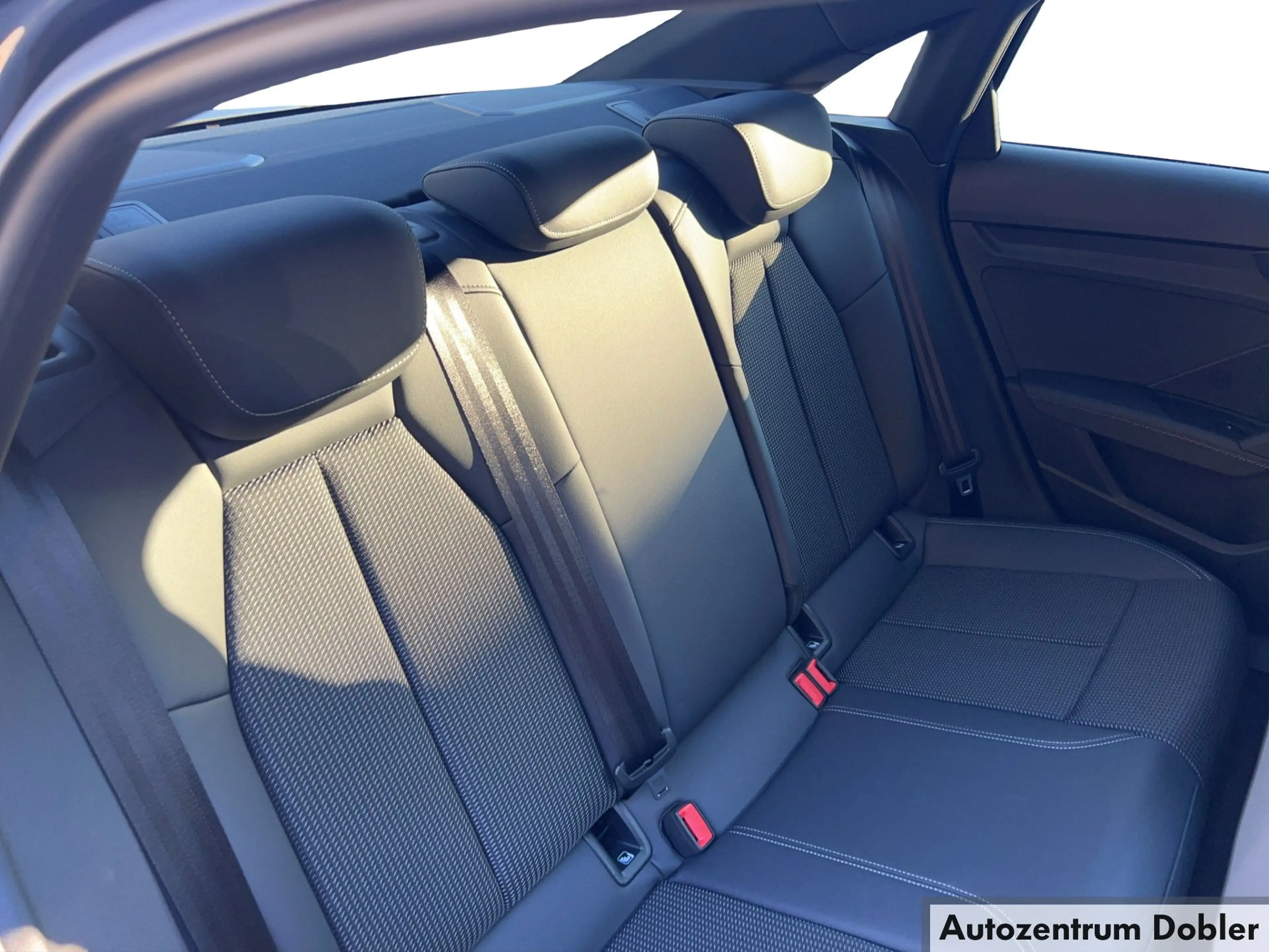 Audi A3 Limousine 30 TFSI S line B+O Sitzheizung LED — photo 11