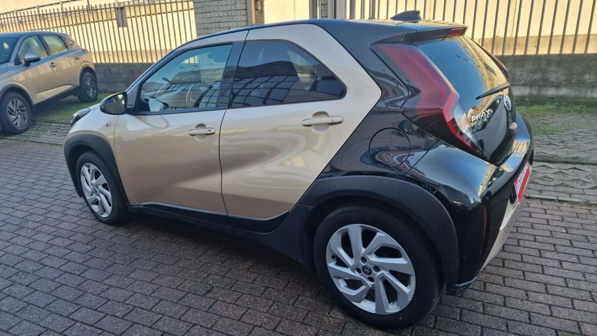 Toyota Aygo X 1.0 72 CV 5 porte Trend ** PROMO ** Beige - 2