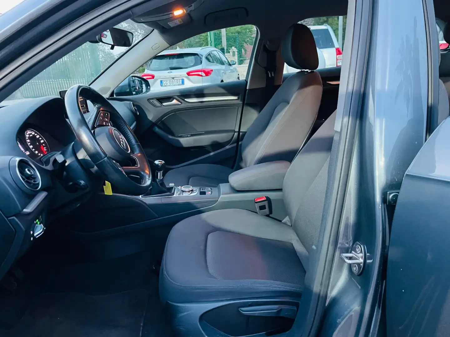 Audi A3 A3 SPB 1.6 TDI 116 CV Sport Grijs - 2