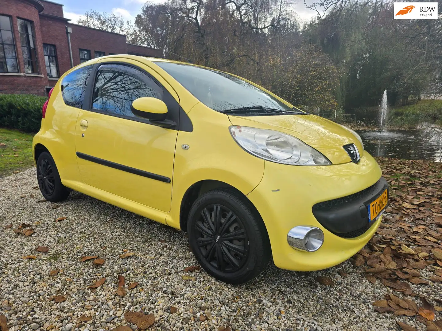 Peugeot 107 1.0-12V XS AUTOMAAT/airco Geel - 1