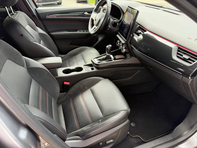 Renault Arkana R.S. Line TCe 140 EDC — photo 4