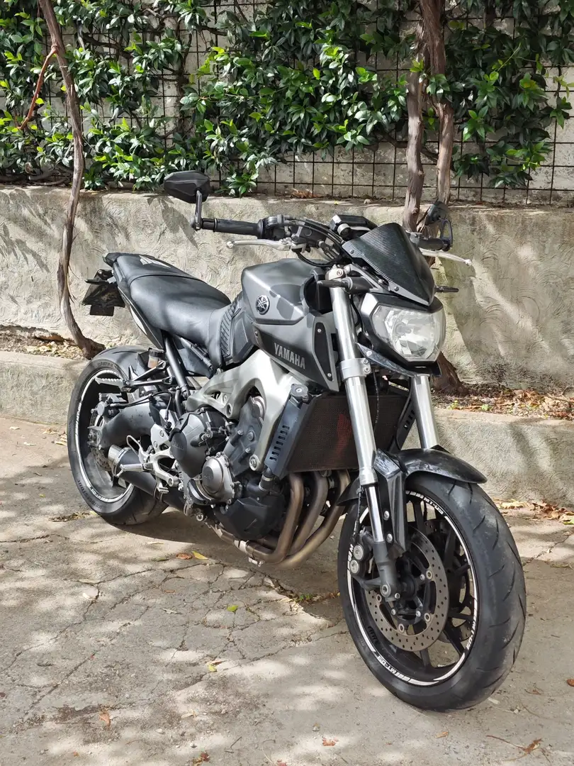 Yamaha MT-09 Grigio - 1