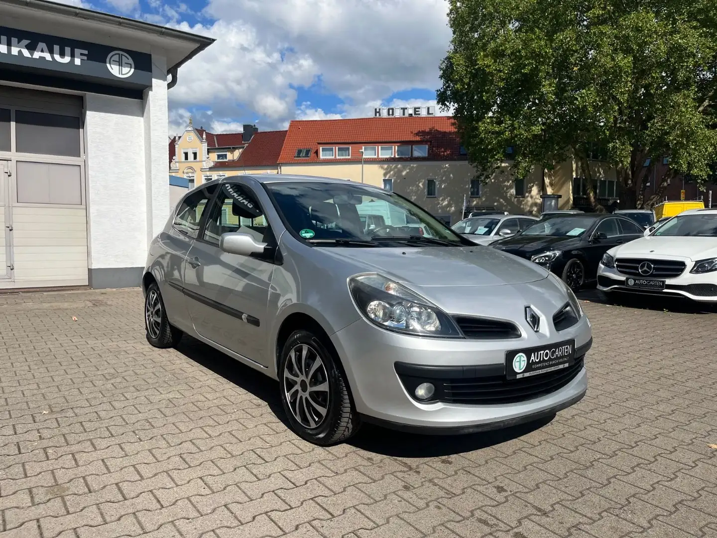 Renault Clio III Dynamique Silber - 1