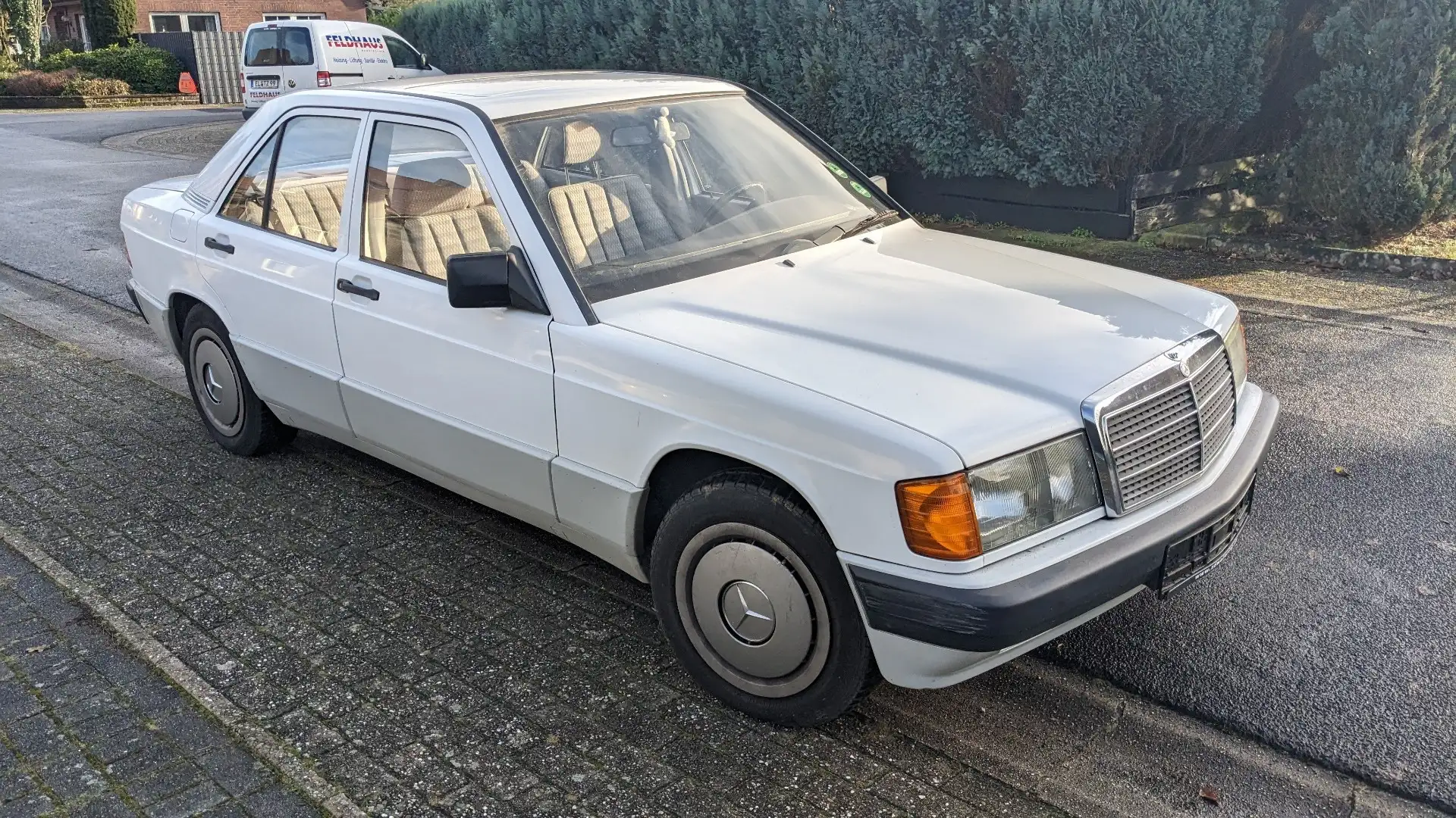 Mercedes-Benz 190 E - 2