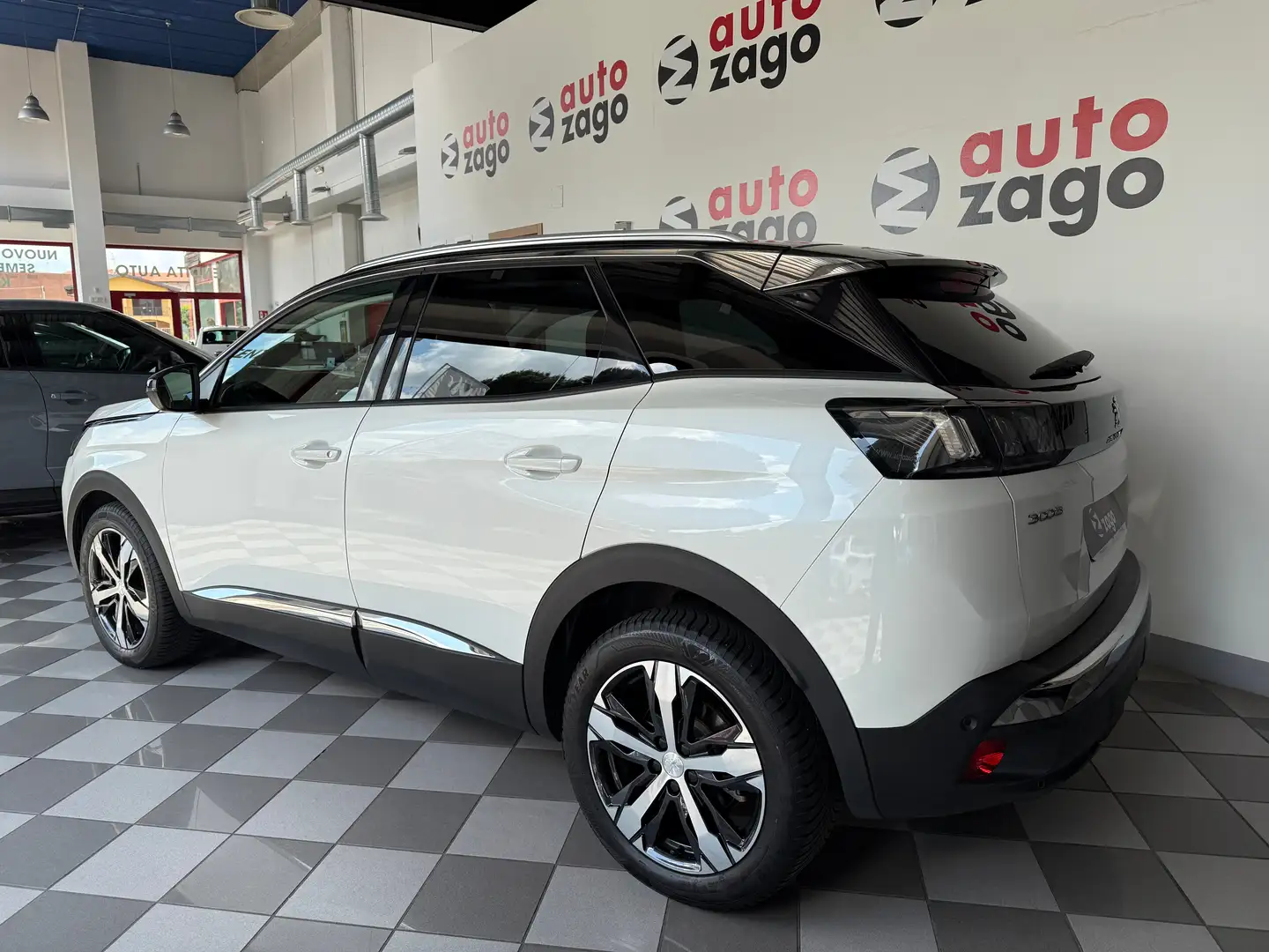 Peugeot 3008 1.2 puretech t GT Line S&S Weiß - 2