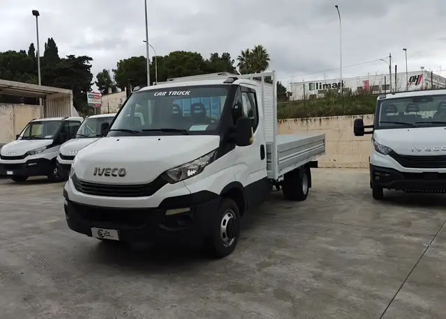 Iveco Daily 35C14 Cambio automatico, cassone fisso