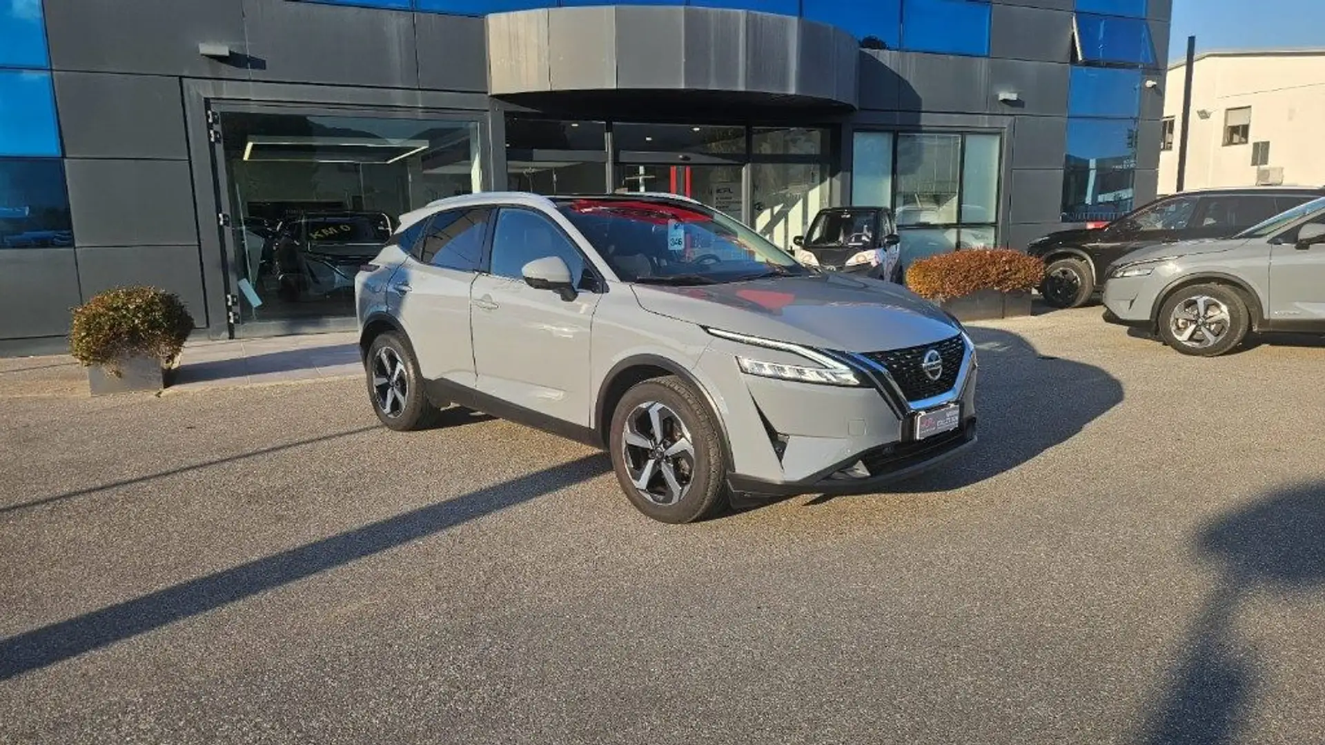 Nissan Qashqai MHEV 140 CV N-Connecta Gris - 2