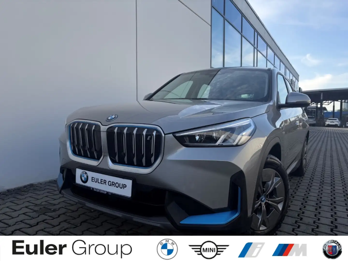 BMW iX1 xDrive 30 A LMR SHZ Parkass ActiveGuard Silber - 1