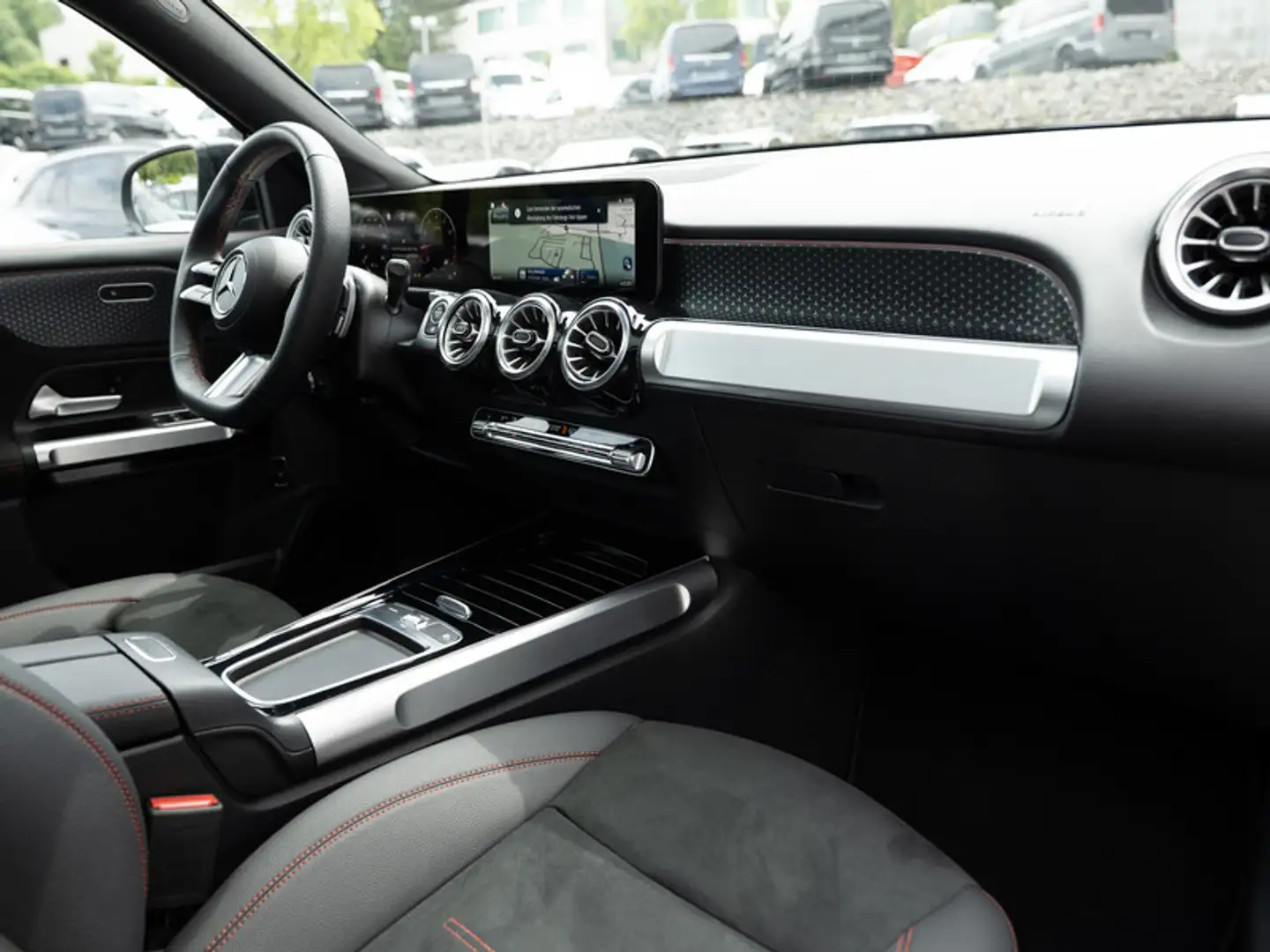 Mercedes-Benz GLB 220 4M AMG-Sport/360/Pano/AHK/Night/Totw/19" Zwart - 2