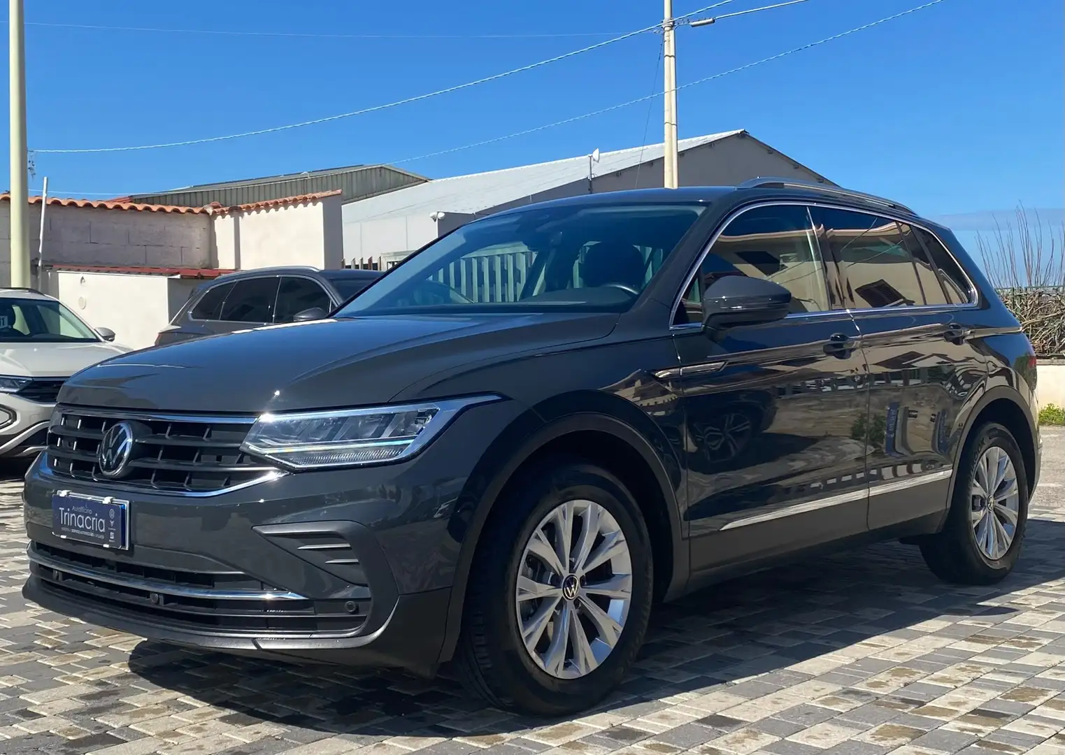 Volkswagen Tiguan Life 2.0 TDI 150CV DSG Grigio - 1