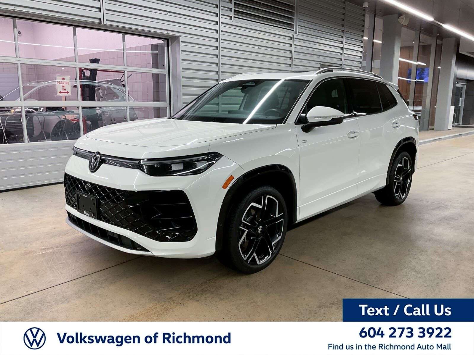 2026 Volkswagen Tiguan Highline Turbo R-Line | Panoramic Sunroof | Naviga