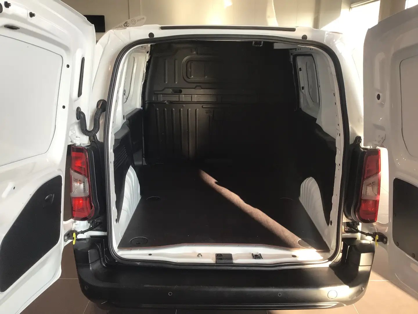 Peugeot Partner 1.6 BlueHDi L1H1 Premium 120 Blanc - 2