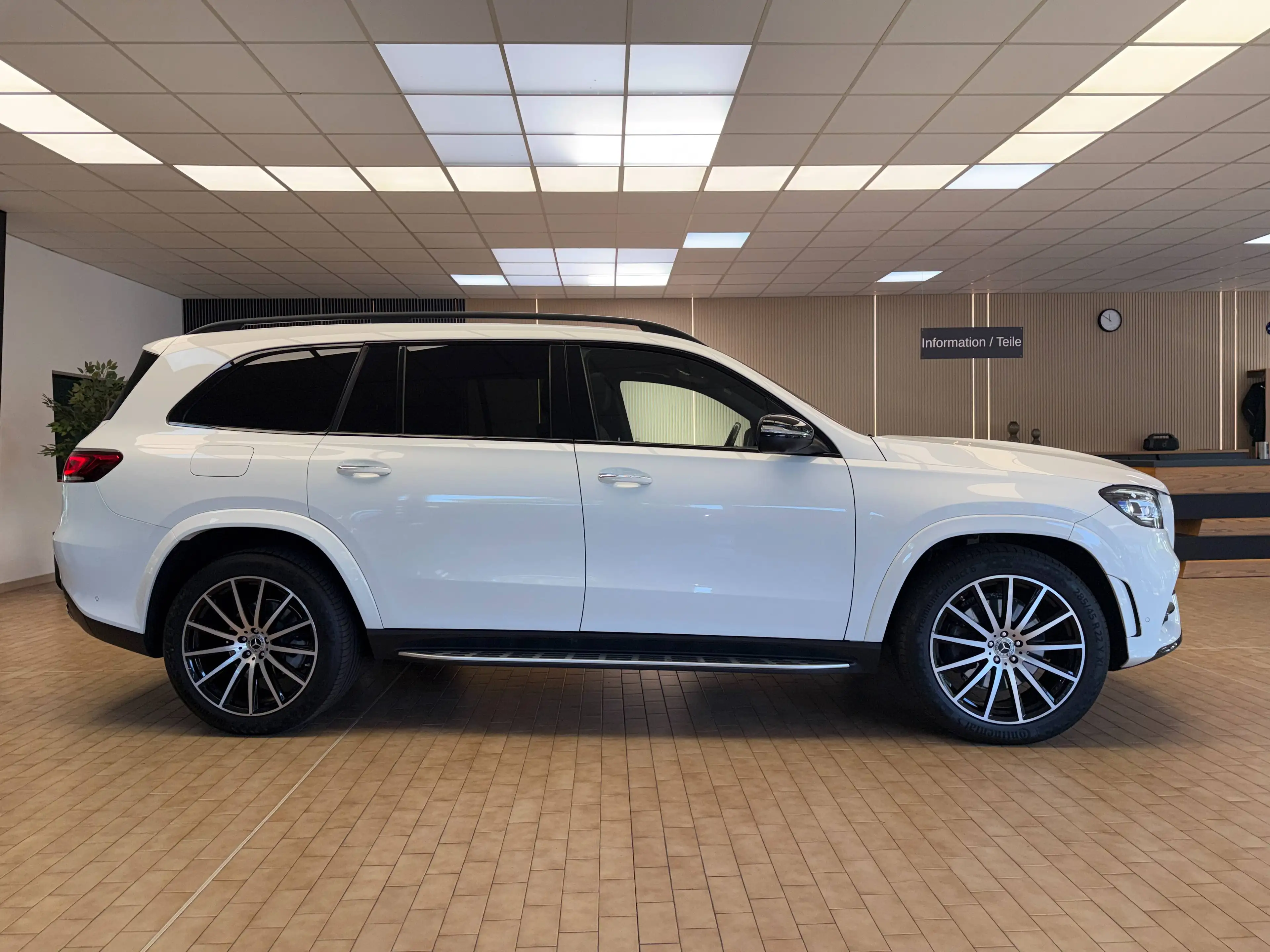Mercedes-Benz GLS 400 GLS 400 d 4Matic AMG — photo 14