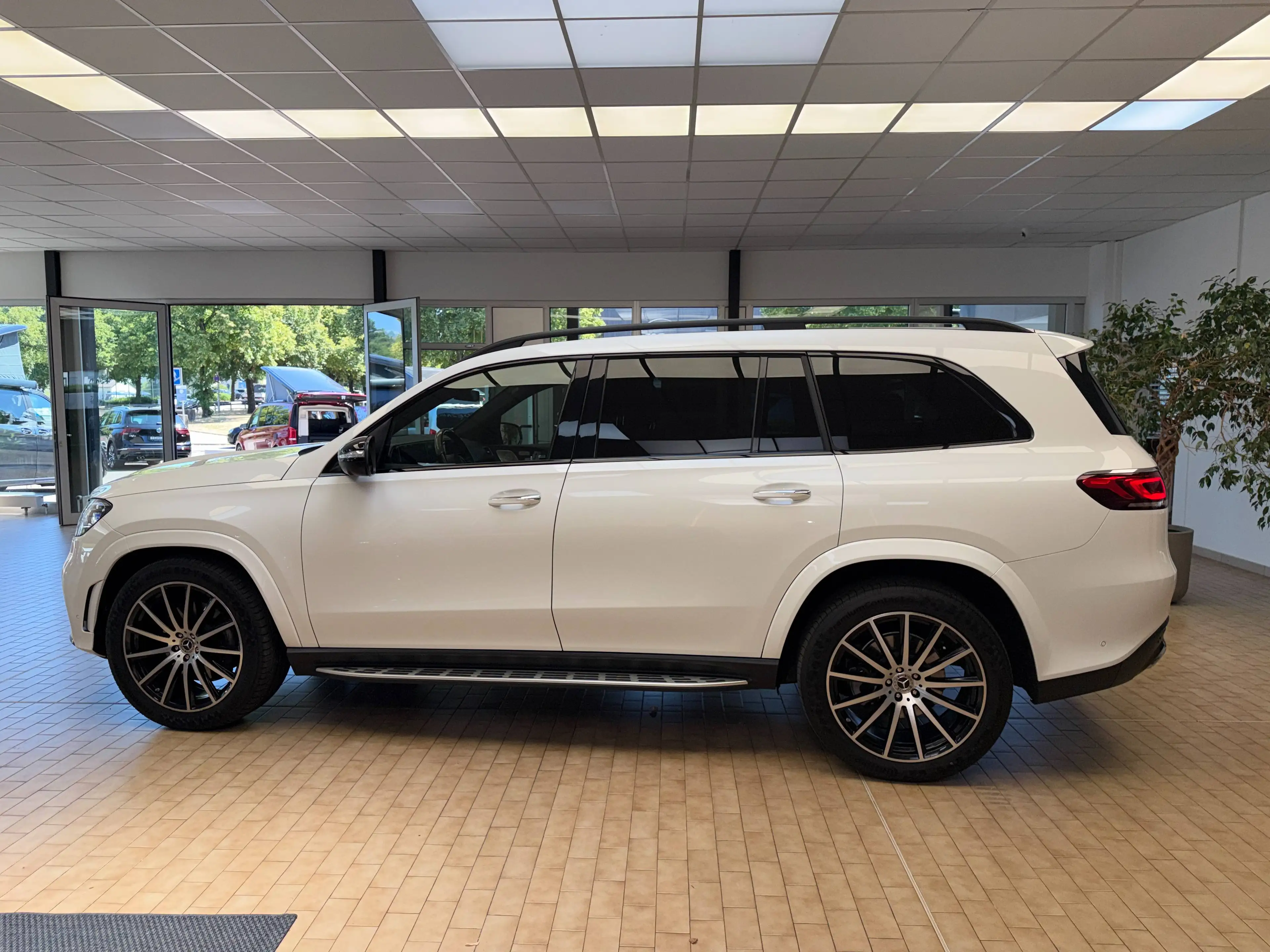 Mercedes-Benz GLS 400 GLS 400 d 4Matic AMG — photo 2