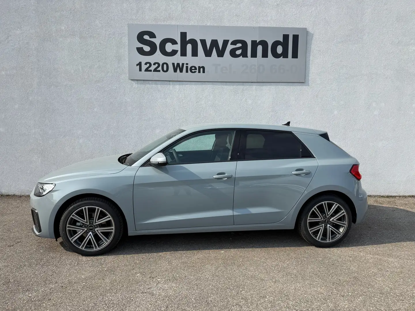 Audi A1 30 TFSI intense Grau - 1