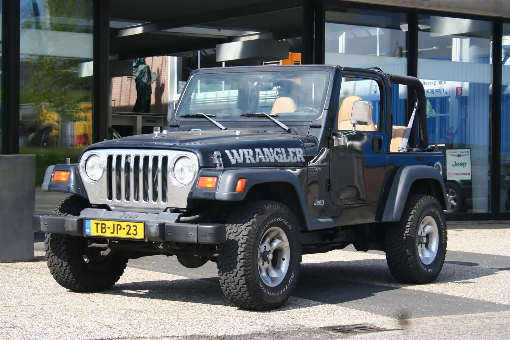 Jeep Wrangler 4.0 I SOFTTOP 4WD Zwart - 2