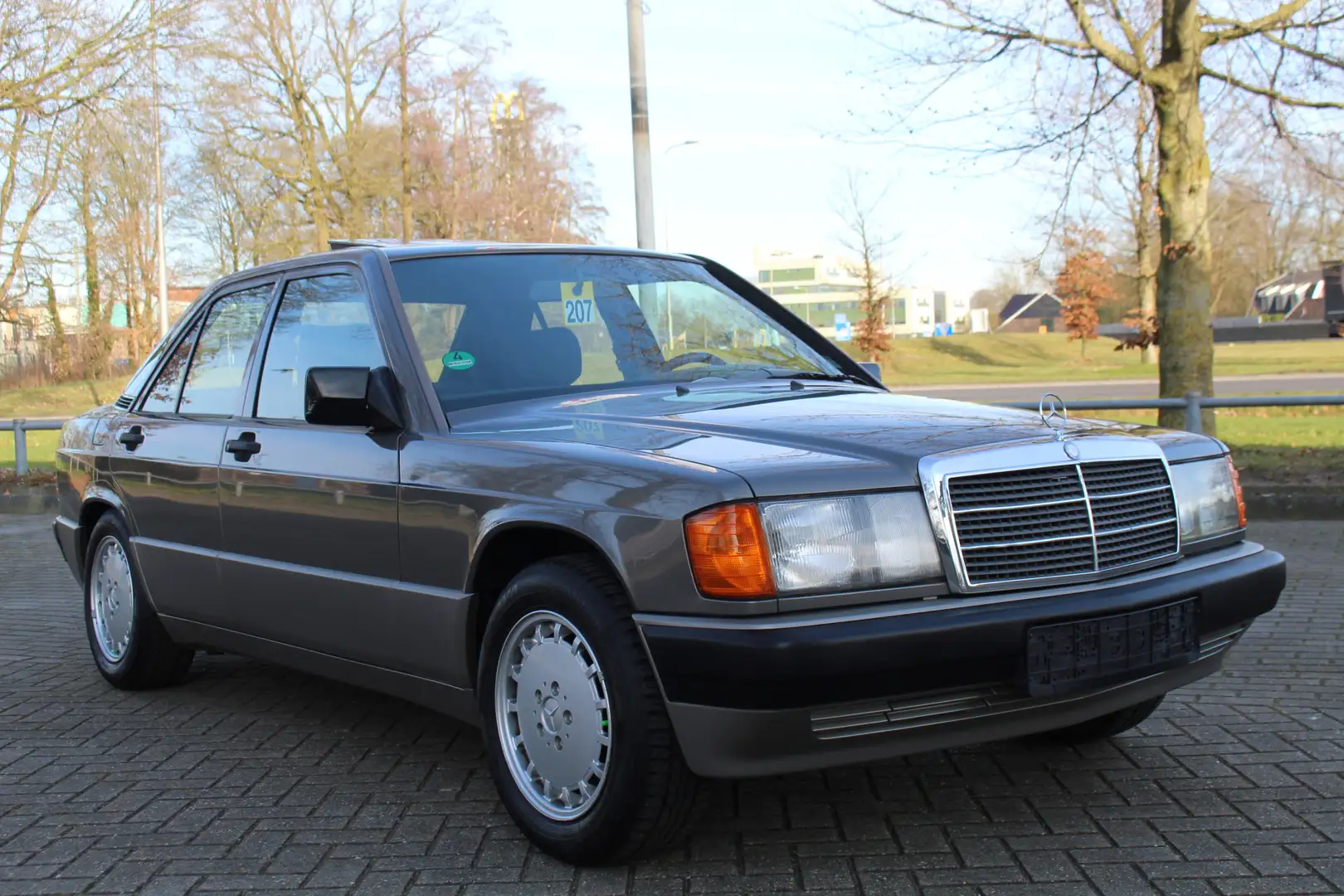 Mercedes-Benz 190 2.0 Automaat 95000KM! UNIEK MOOI ORIGINEEL! Grijs - 1