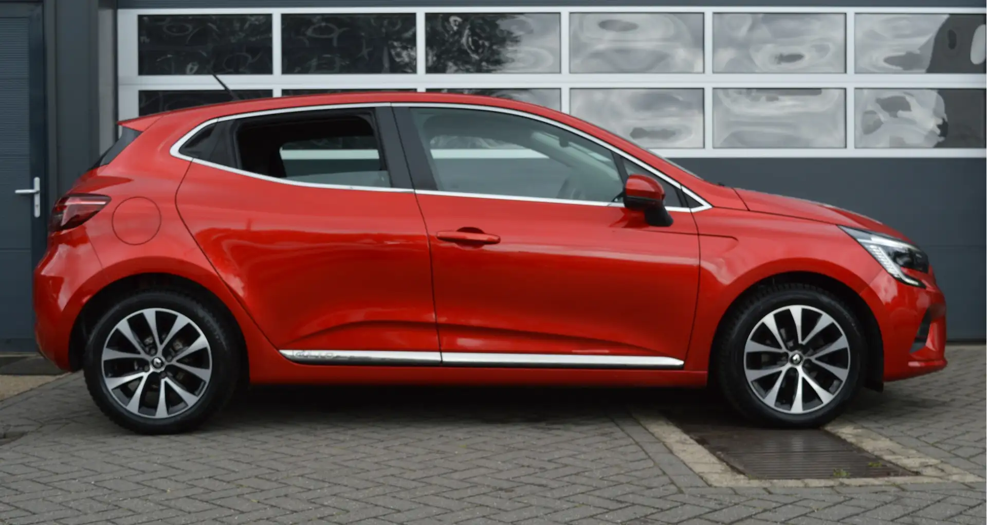 Renault Clio 1.0 TCe Intens | Carplay/Aut.Airco/Trekhaak | Rood - 2