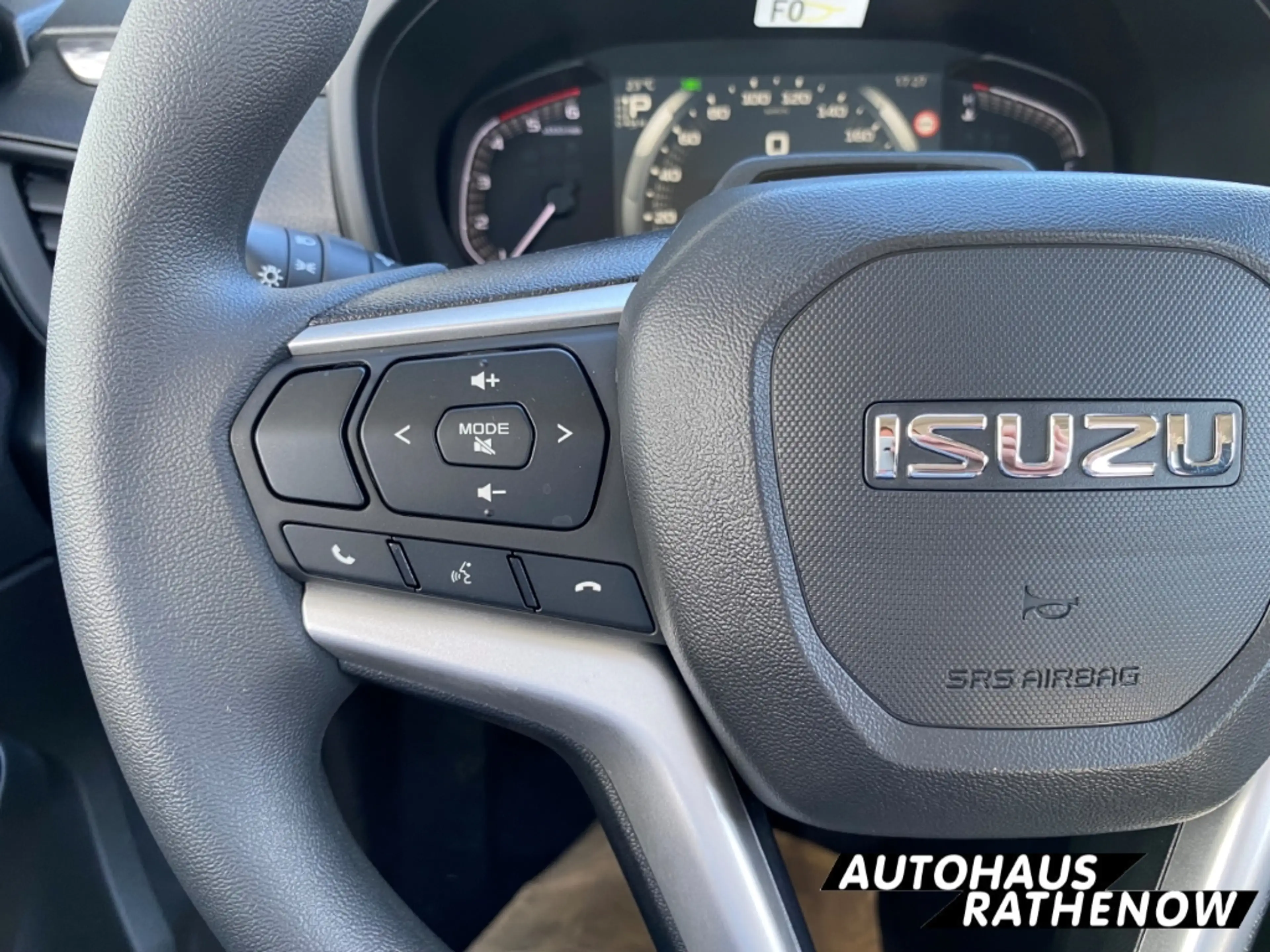 Isuzu D-Max Space Cab 2.2 LS DMS 4WD SHZ Spurhalteass. Verkehr — photo 13