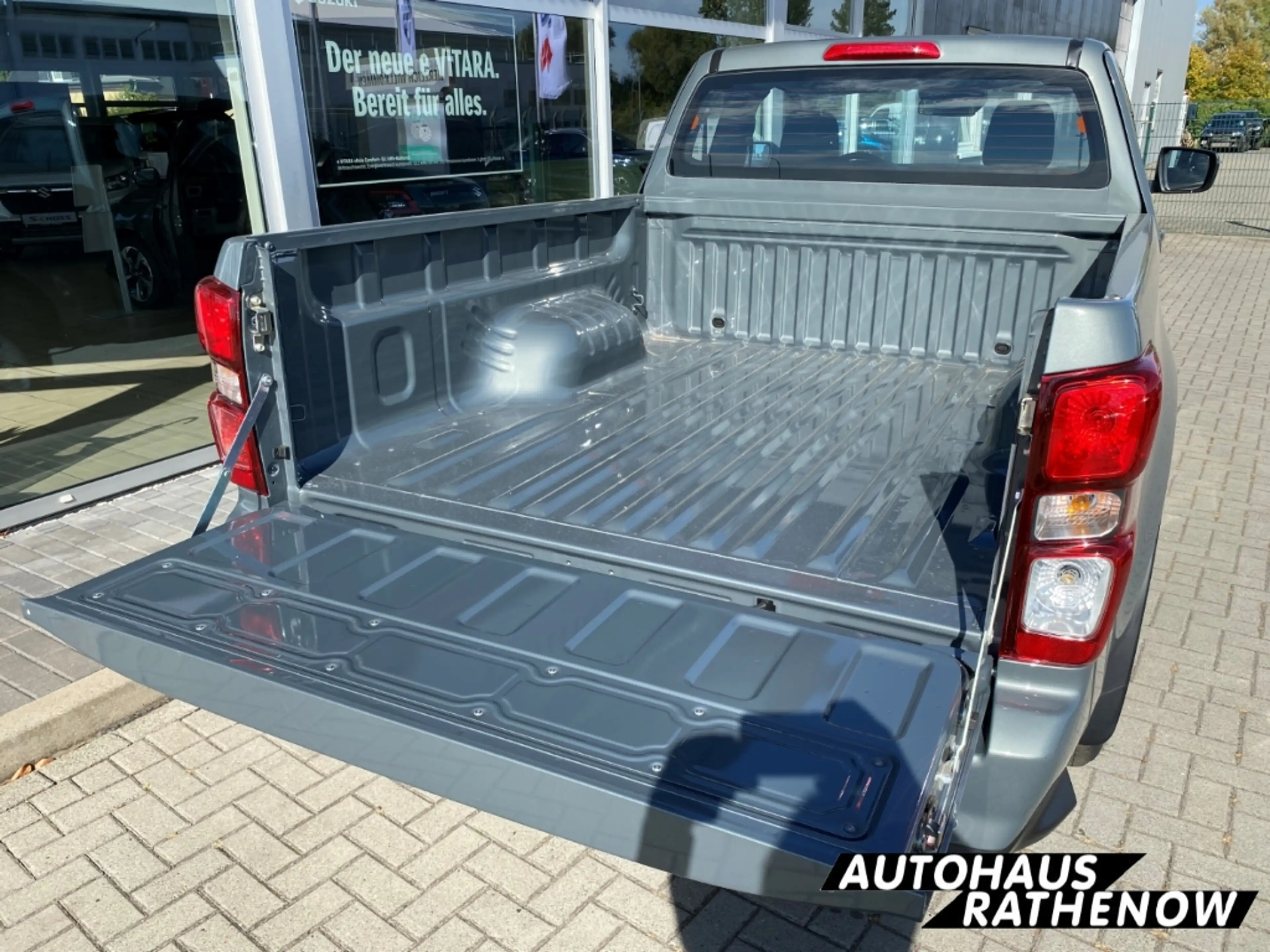 Isuzu D-Max Space Cab 2.2 LS DMS 4WD SHZ Spurhalteass. Verkehr — photo 6