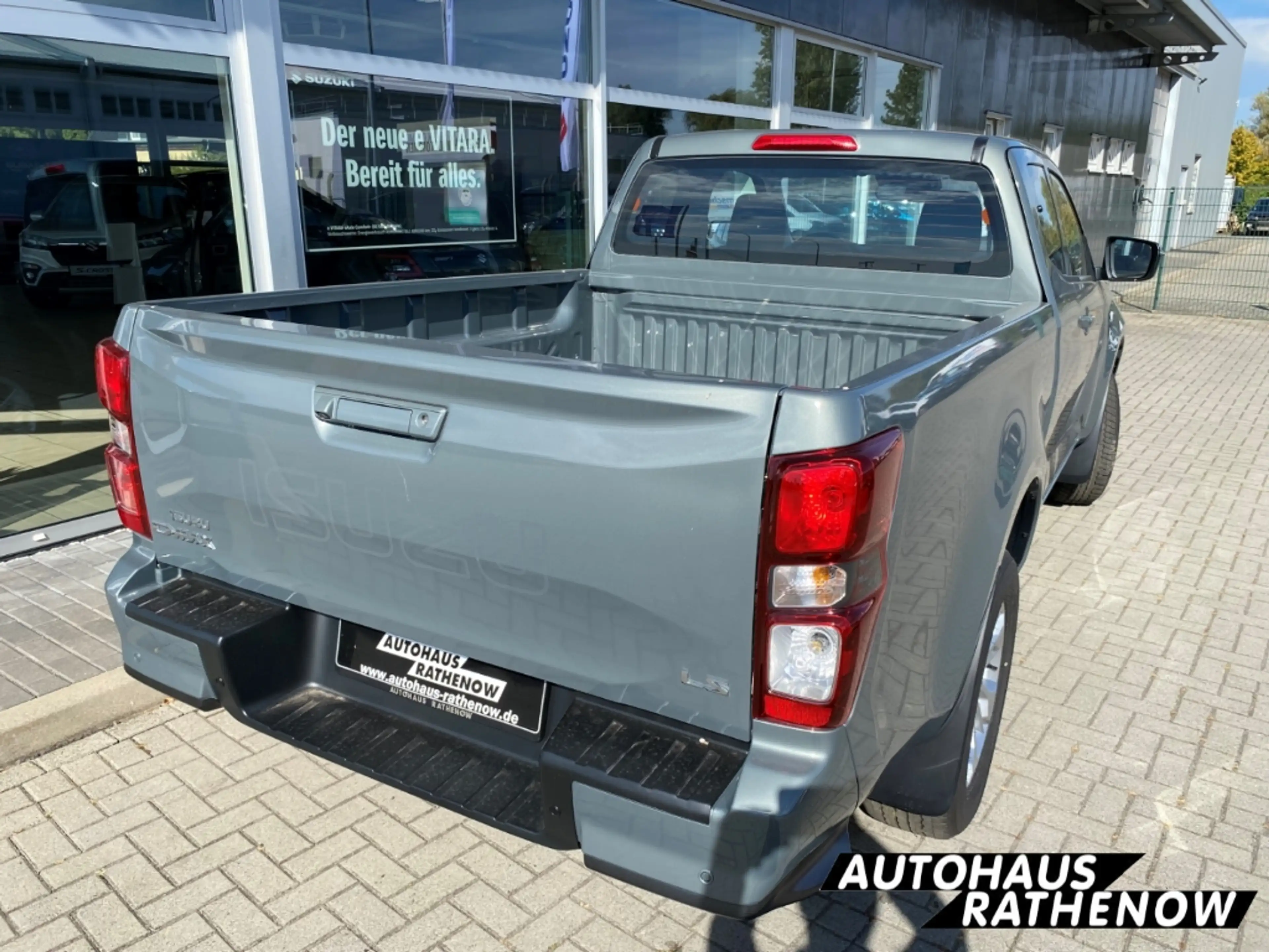 Isuzu D-Max Space Cab 2.2 LS DMS 4WD SHZ Spurhalteass. Verkehr — photo 5