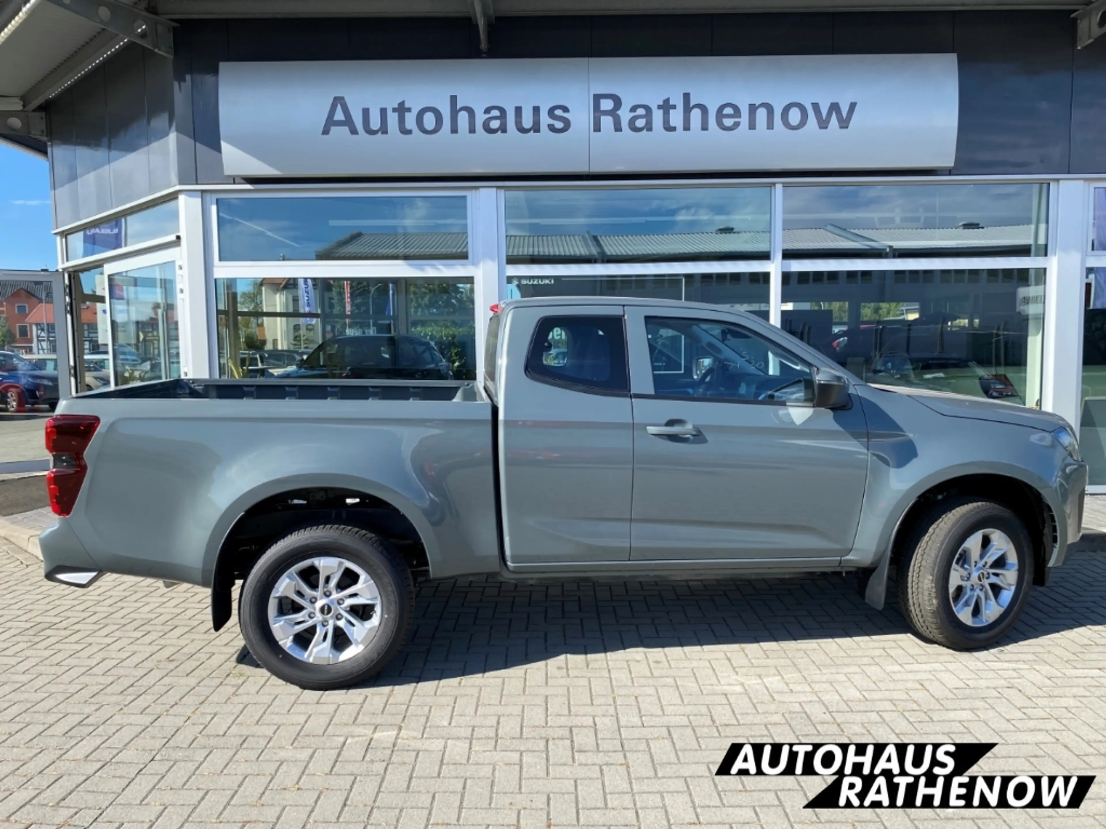 Isuzu D-Max Space Cab 2.2 LS DMS 4WD SHZ Spurhalteass. Verkehr — photo 4